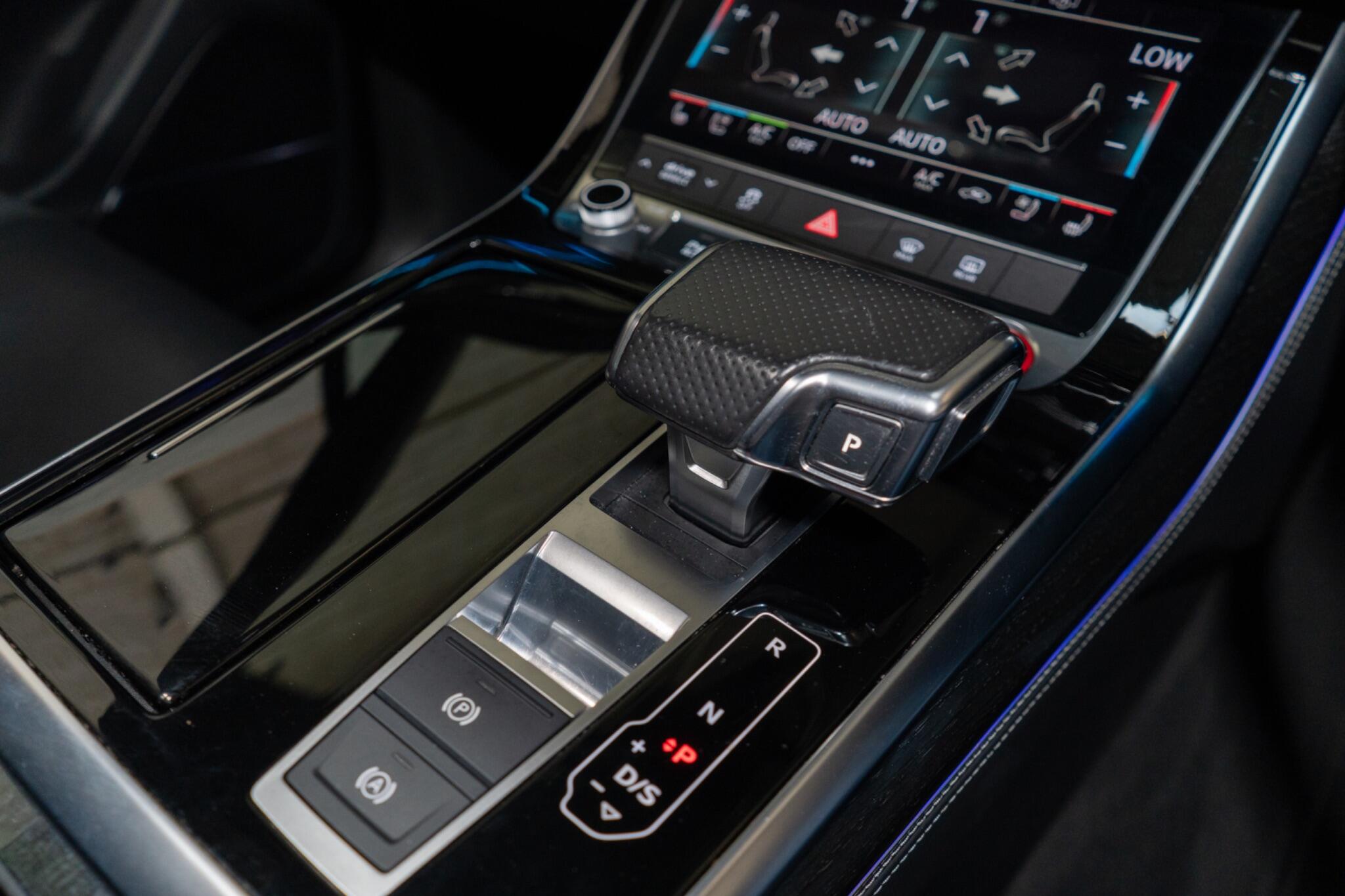 Audi SQ7 view 28
