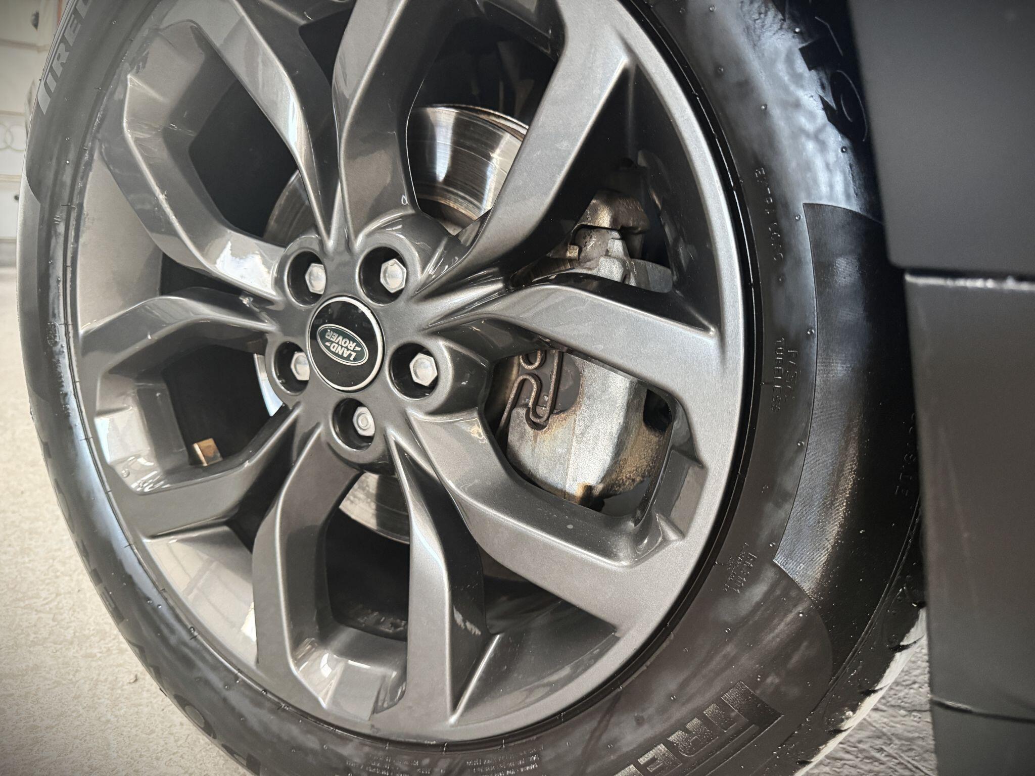 Land Rover Discovery Sport view 19
