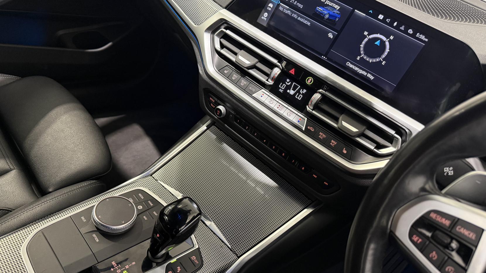 BMW 3 Series view 24