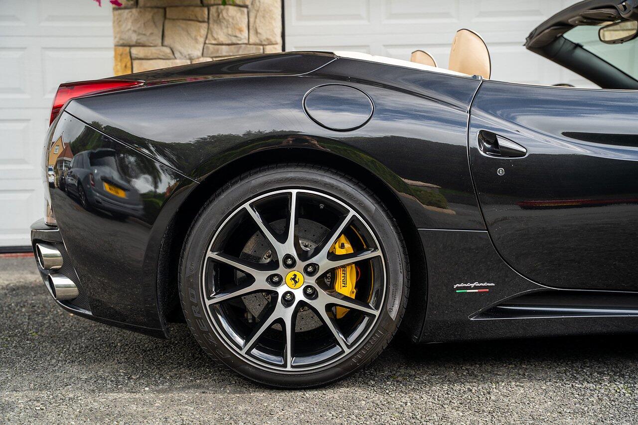Ferrari California view 5