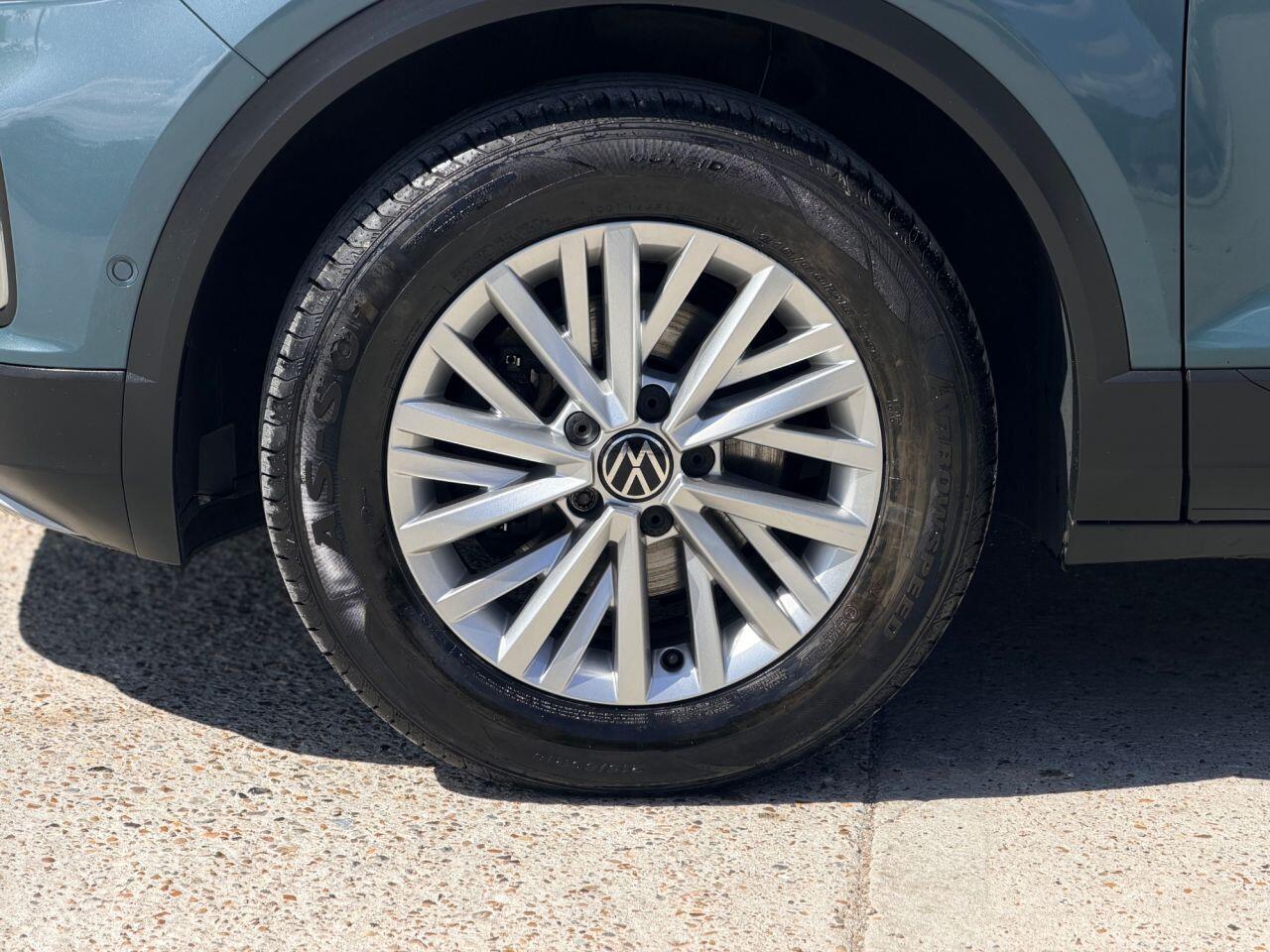 Volkswagen T-Roc view 13