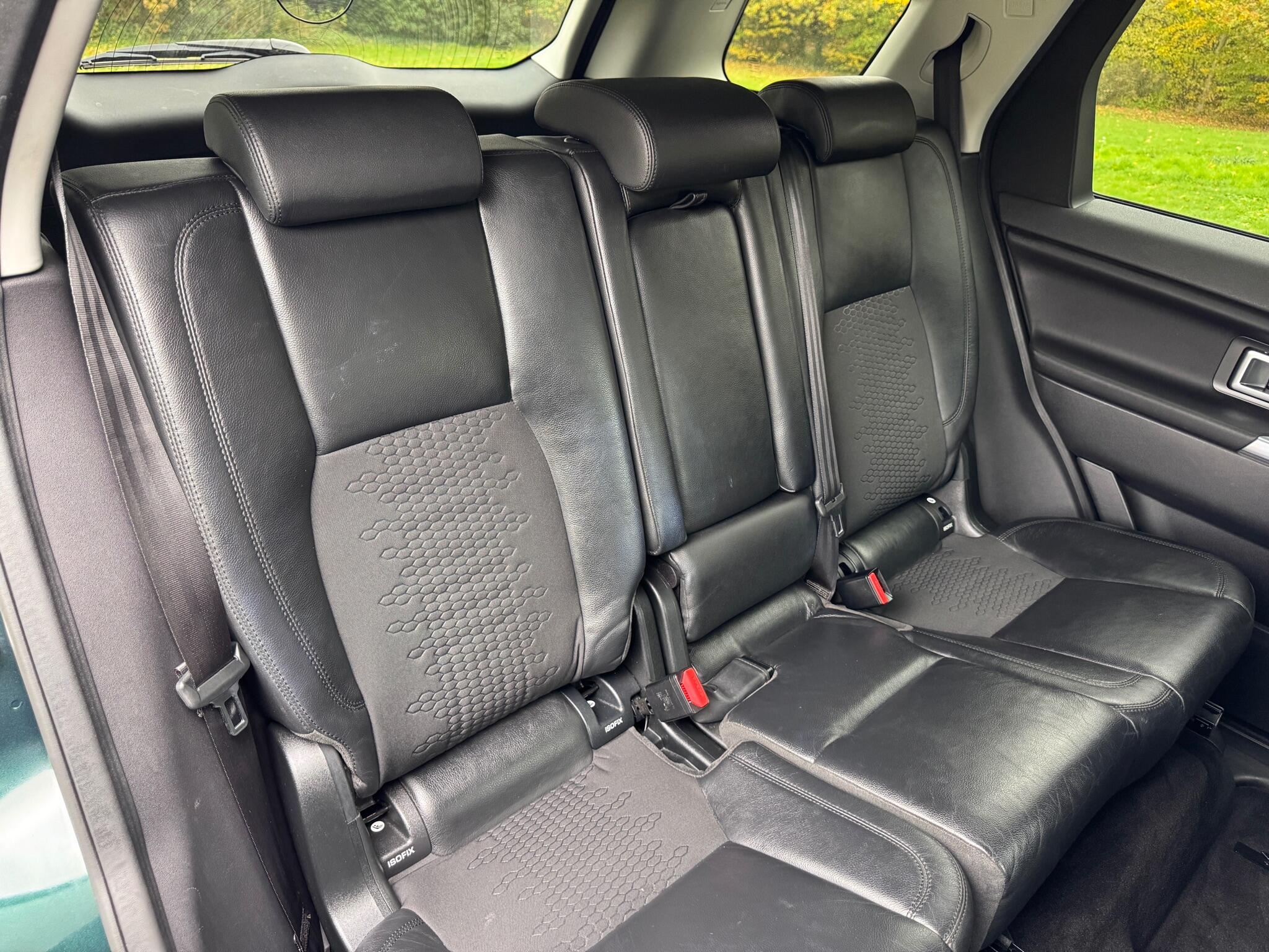 2016 Land Rover Discovery Sport 2.0 TD4 SE Tech 4WD Euro 6 (s/s) 5dr (5 Seat) • 100,000 miles image 41