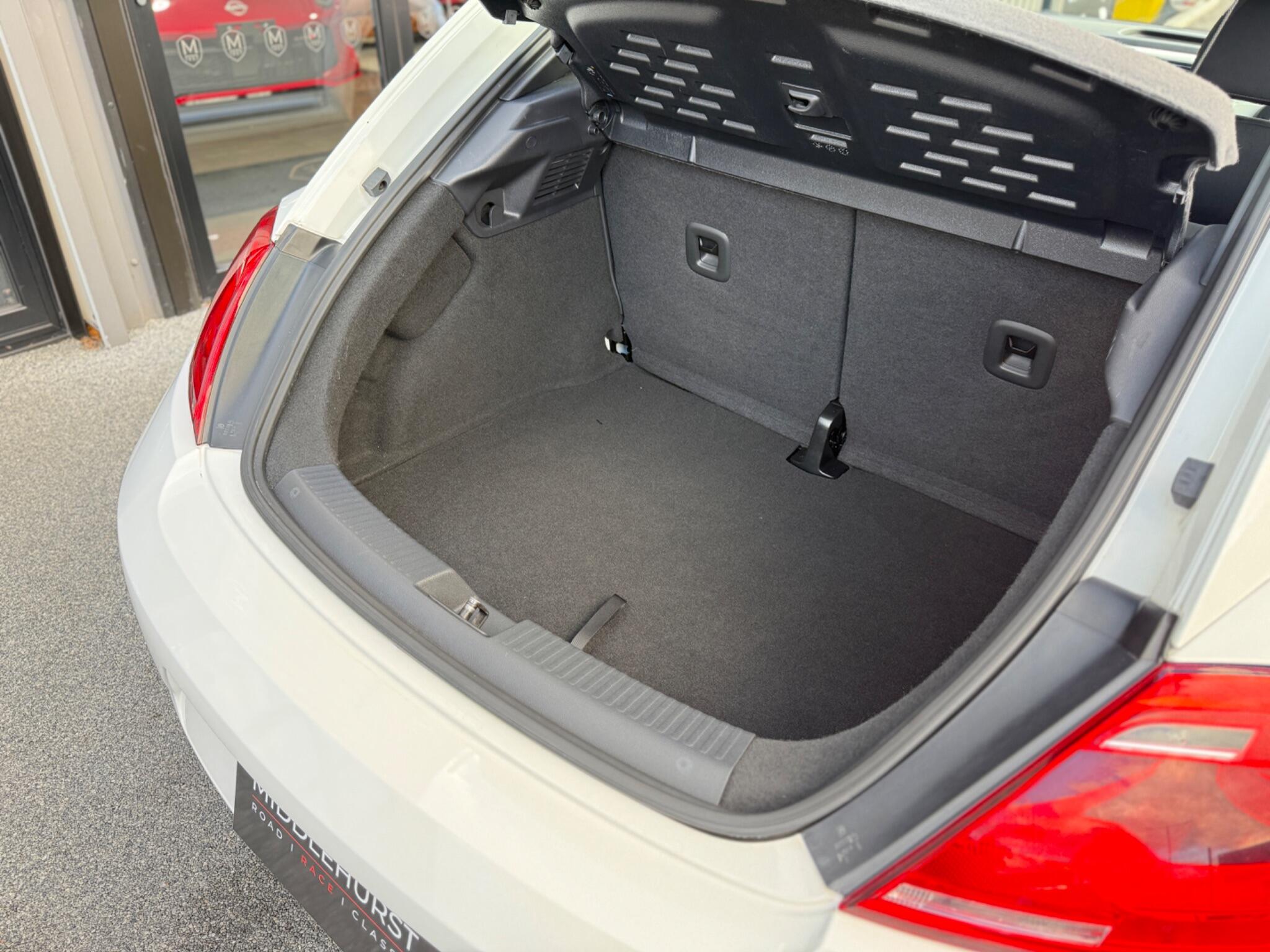 Volkswagen Beetle view 43