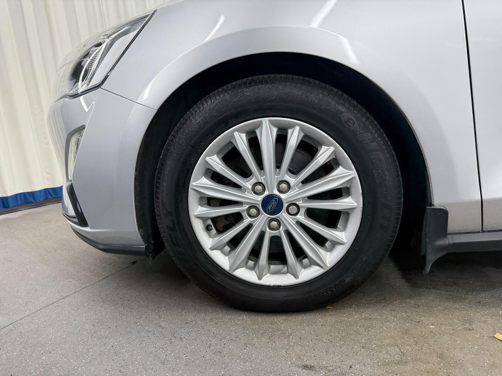 Ford Focus view 19