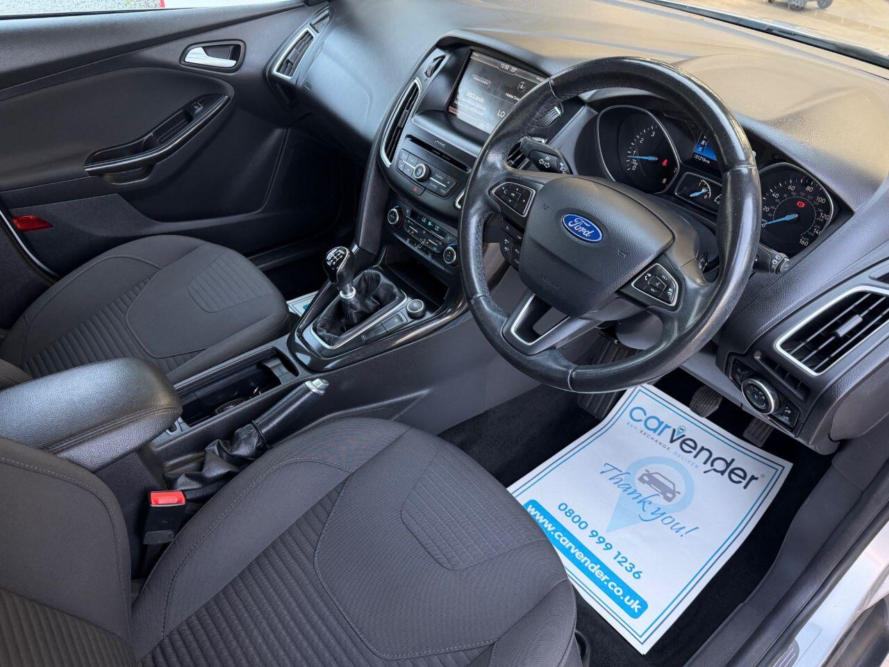 Ford Focus view 16