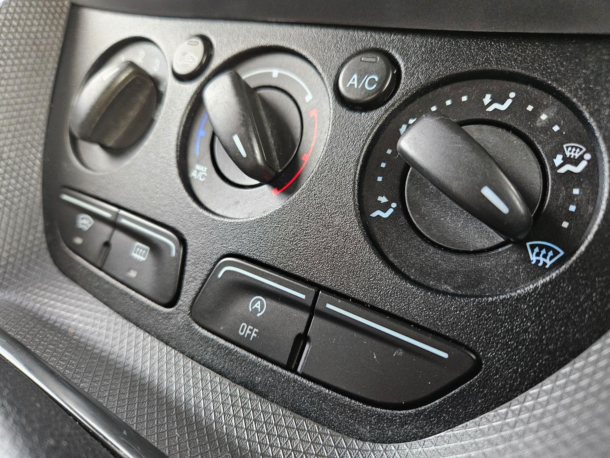 Ford Tourneo Connect view 16