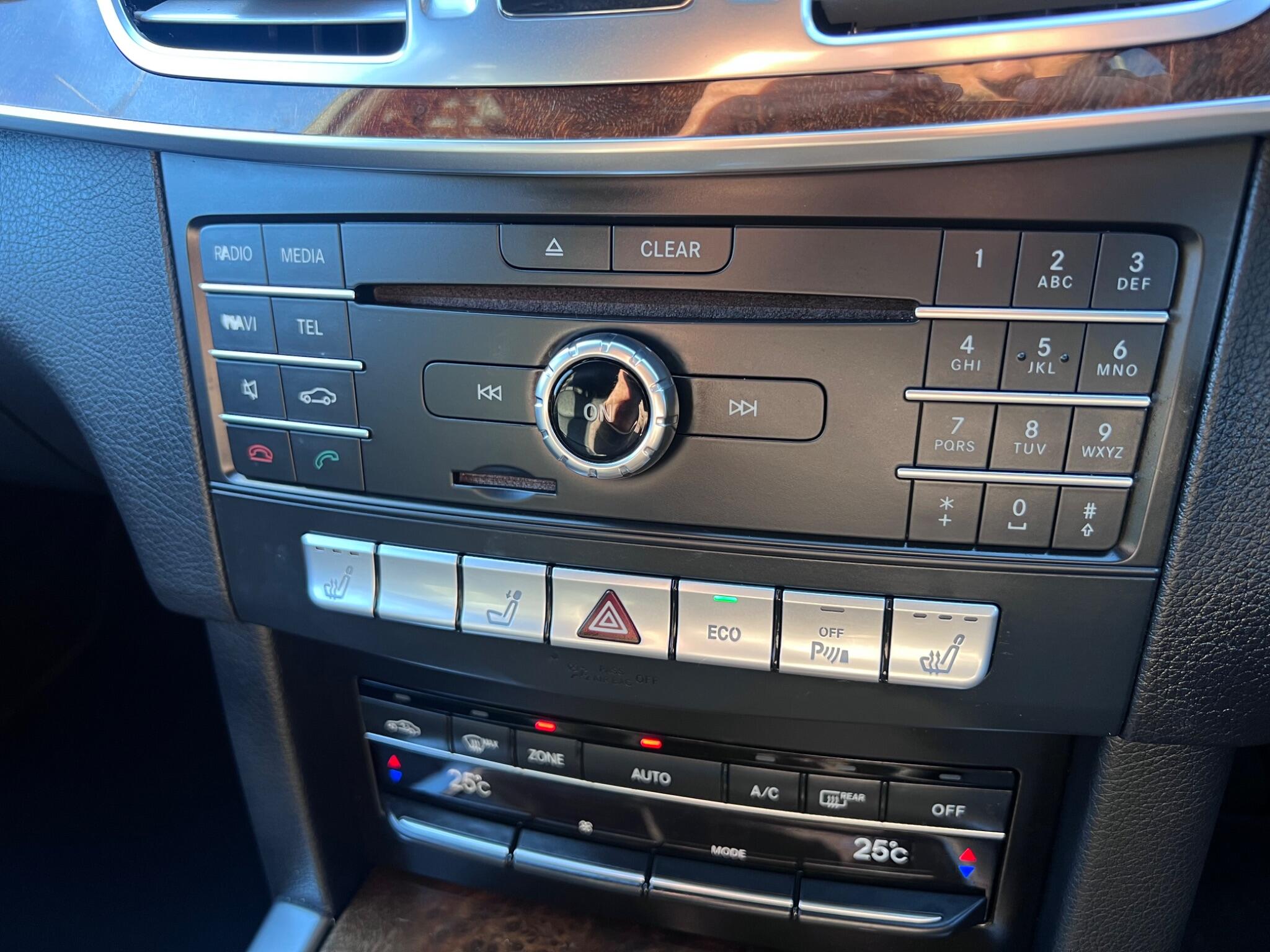 Mercedes-Benz E Class view 26