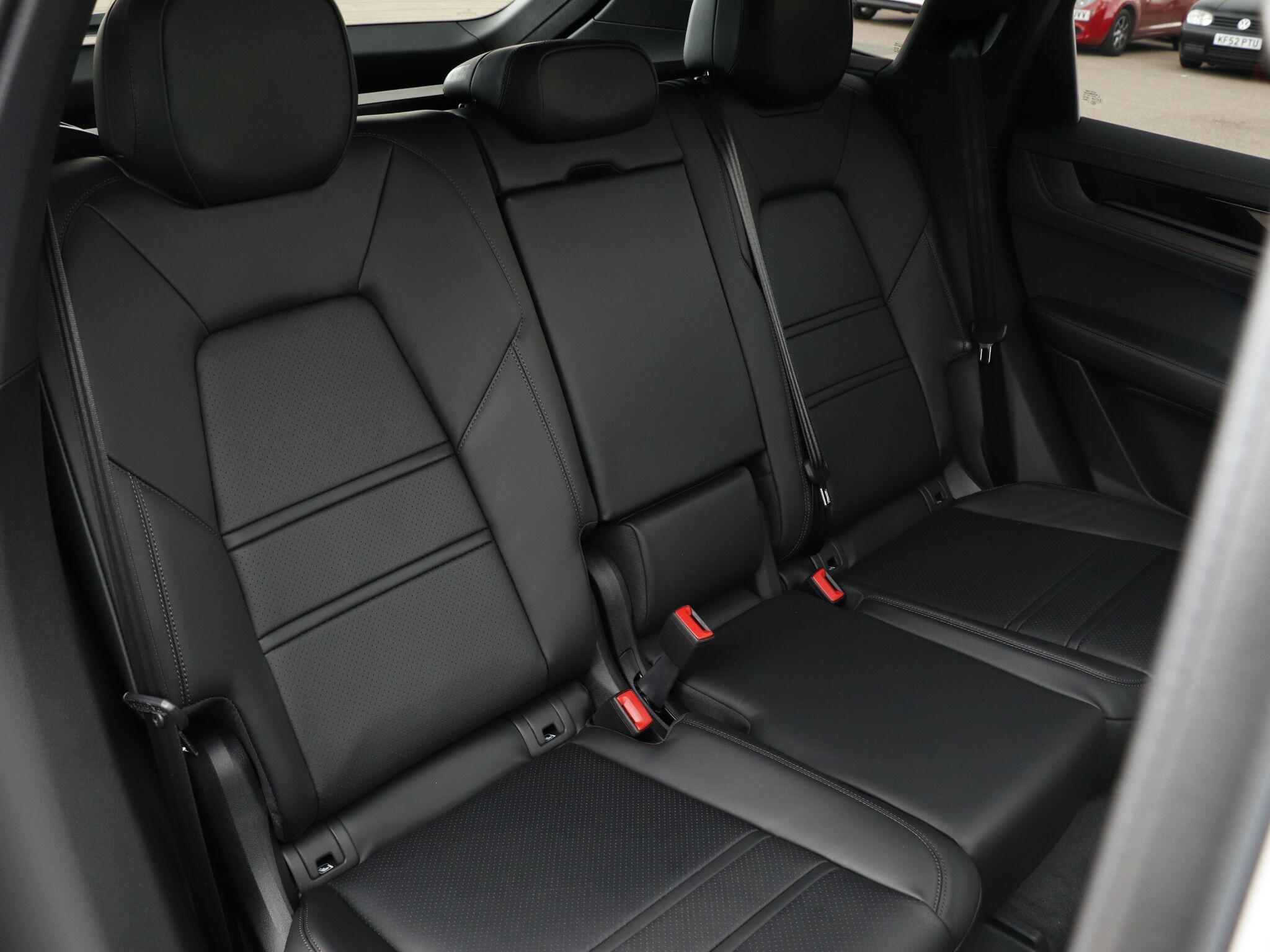 Porsche Cayenne view 26