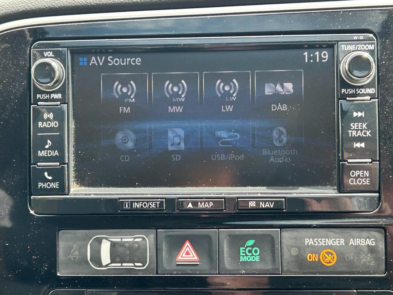 Mitsubishi Outlander view 33