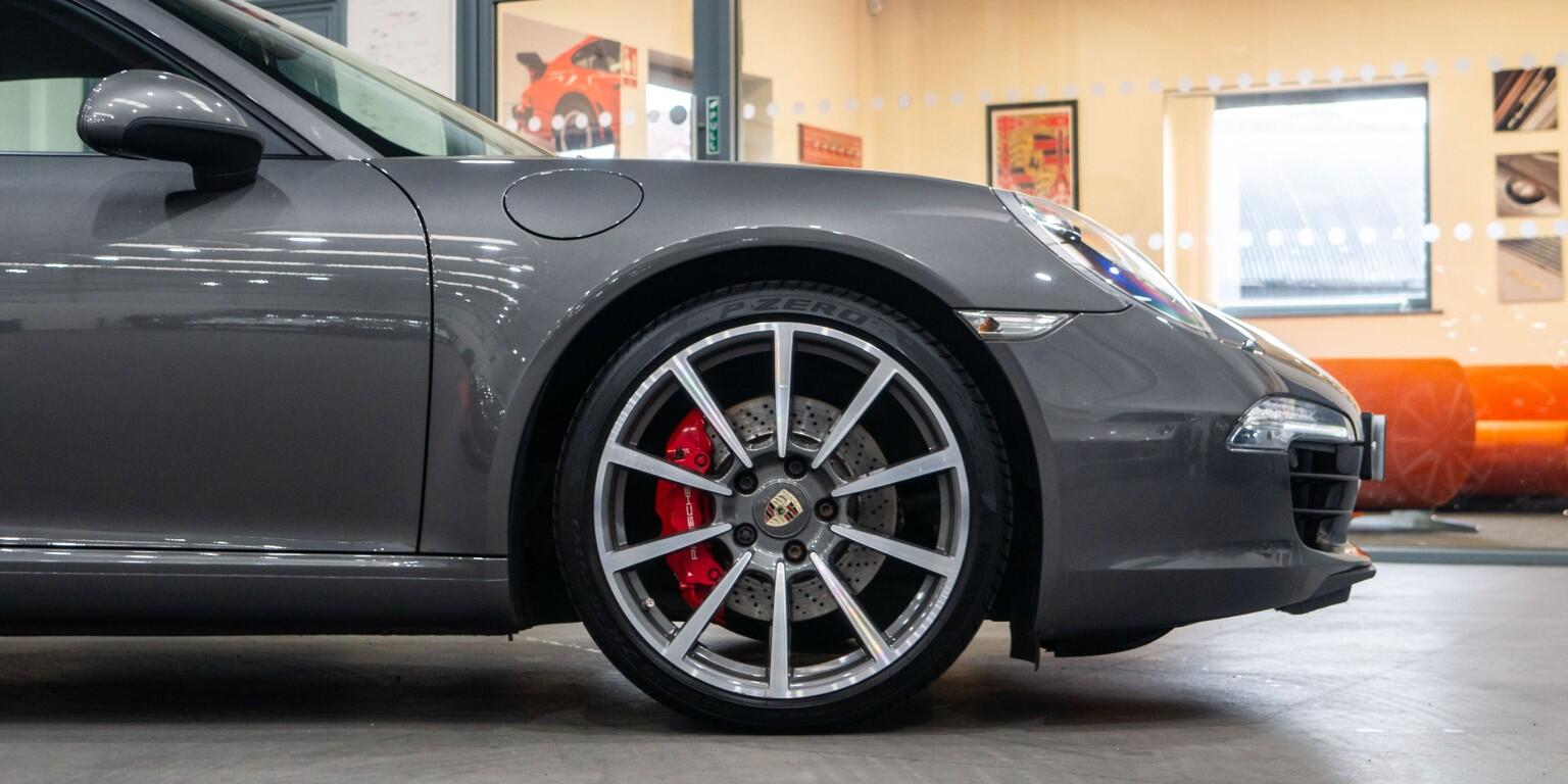 Porsche 911 view 10