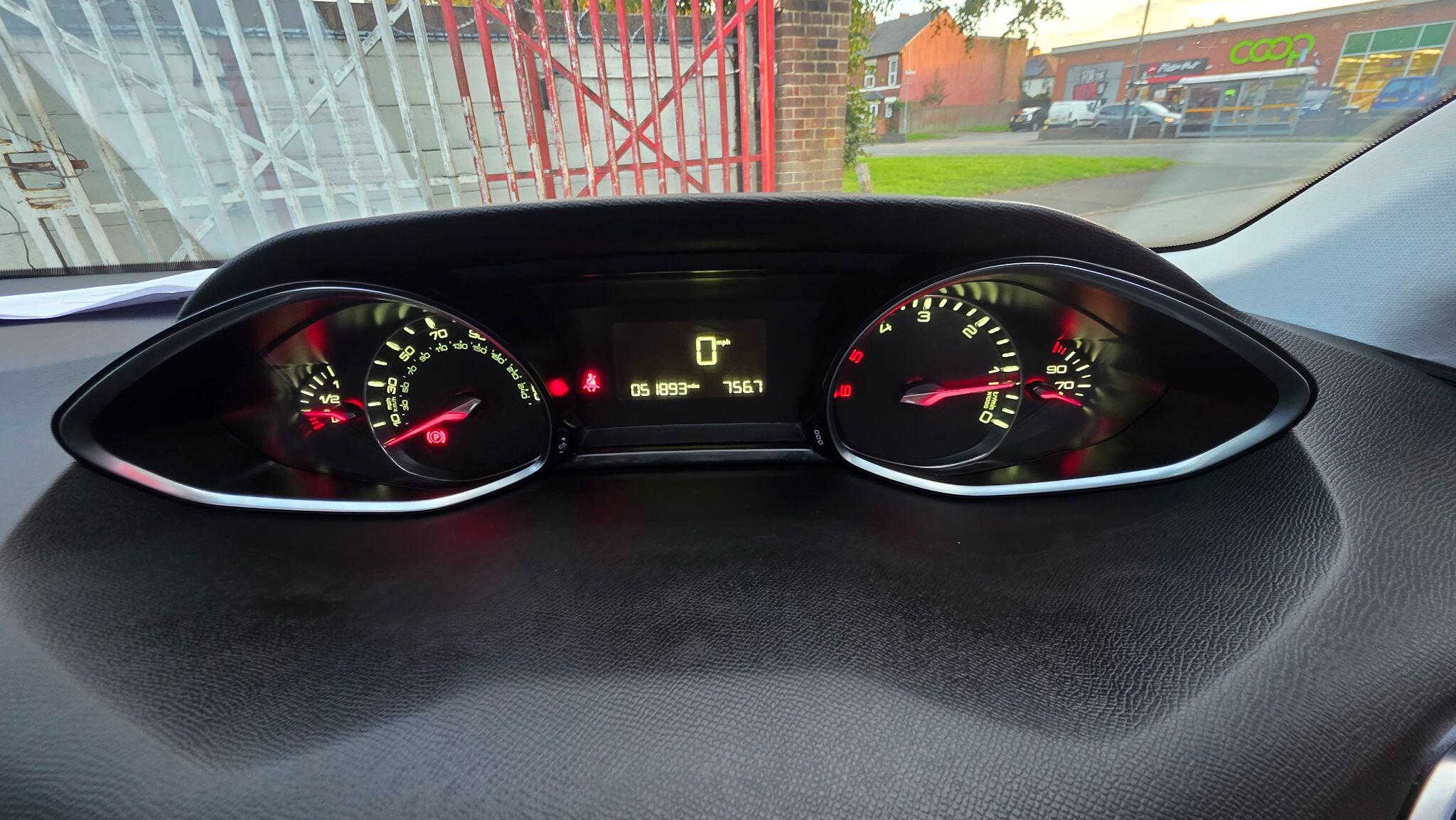 Peugeot 308 view 18