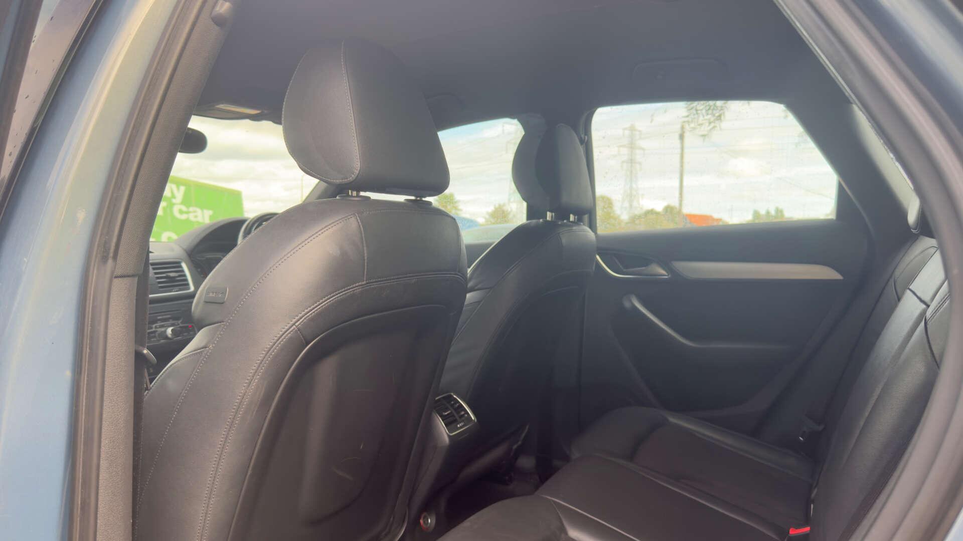 Audi Q3 view 12