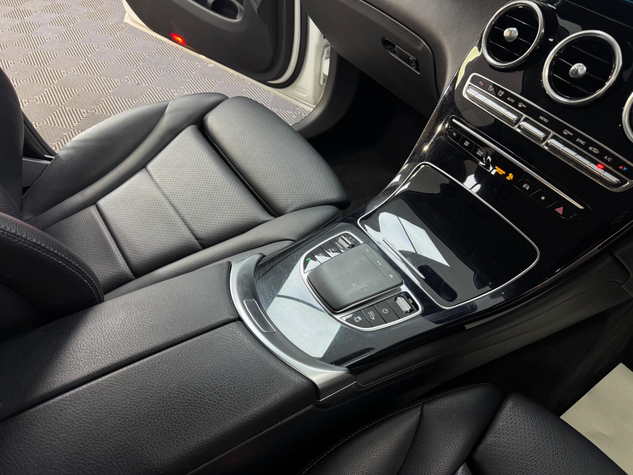 Mercedes-Benz GLC view 32
