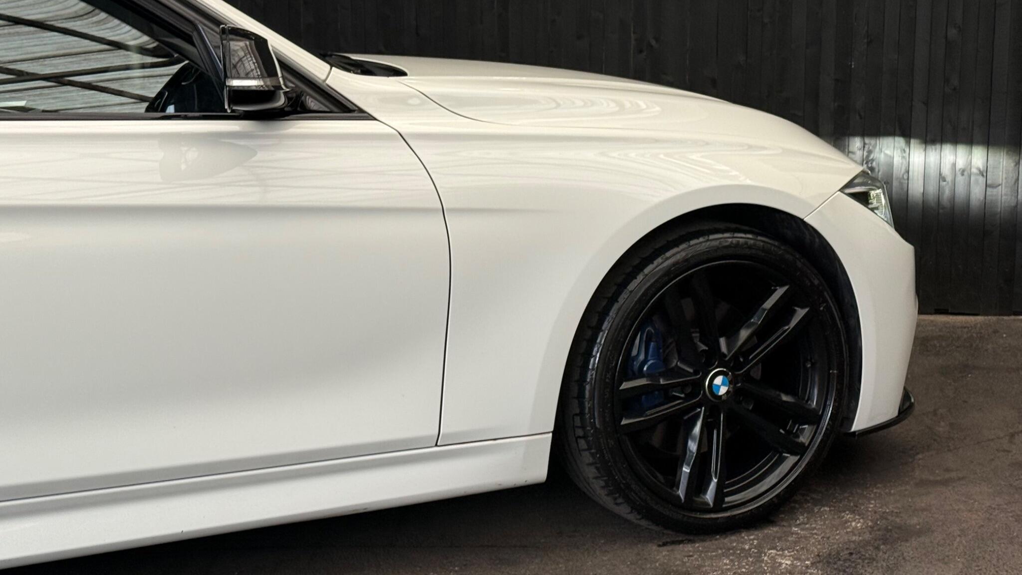 BMW 3 Series view 30