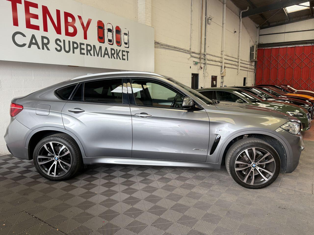 BMW X6 view 11