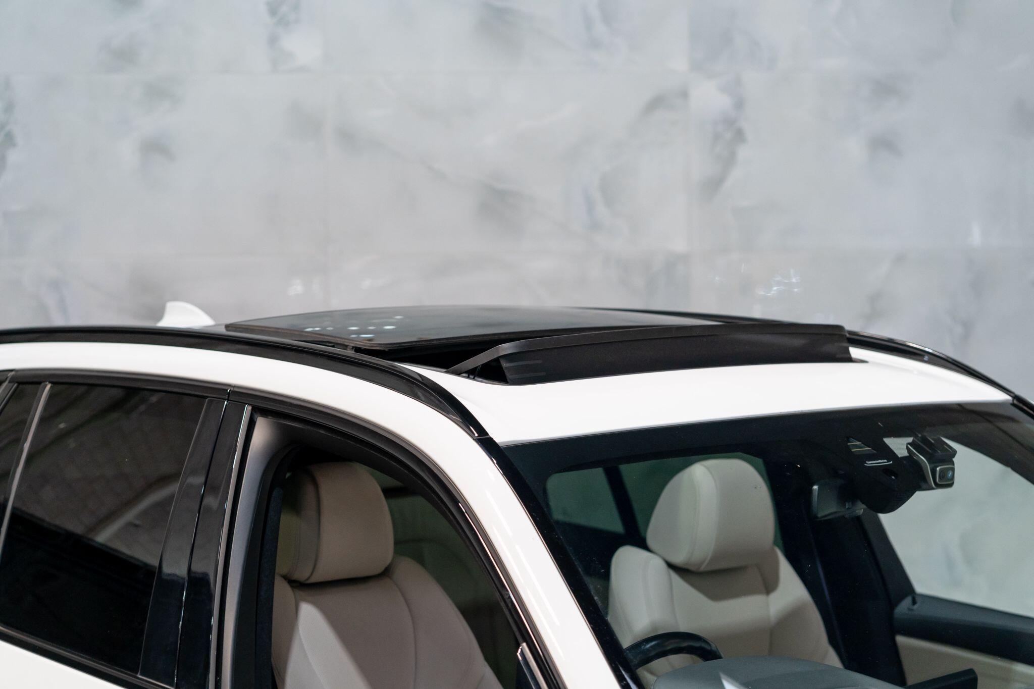 BMW X5 view 2