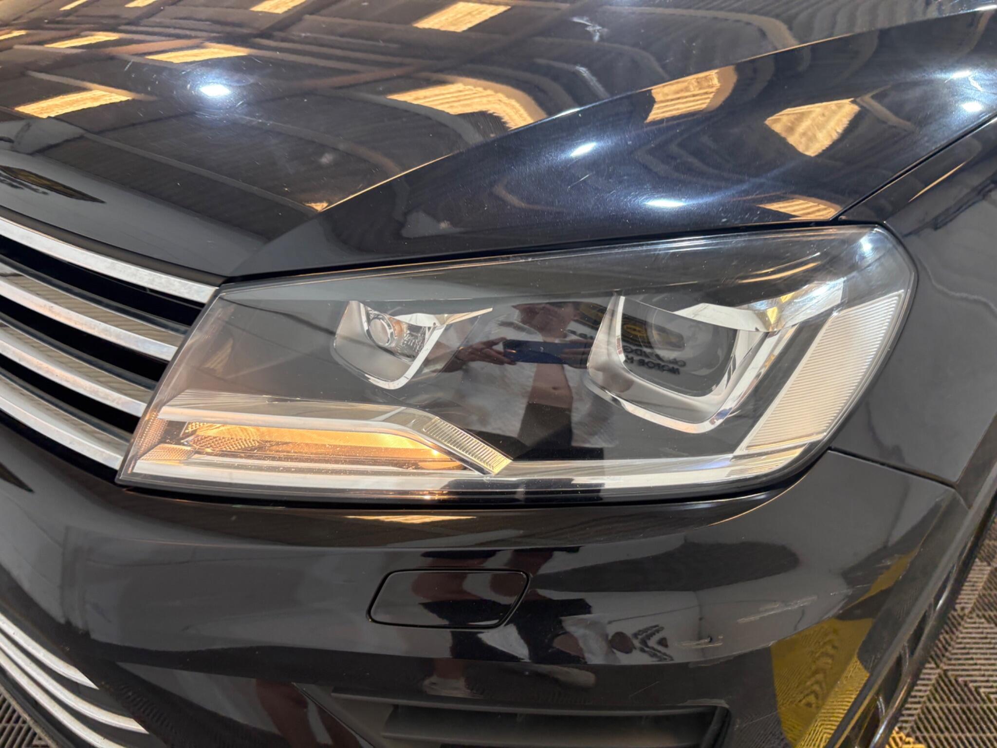 Volkswagen Touareg view 58