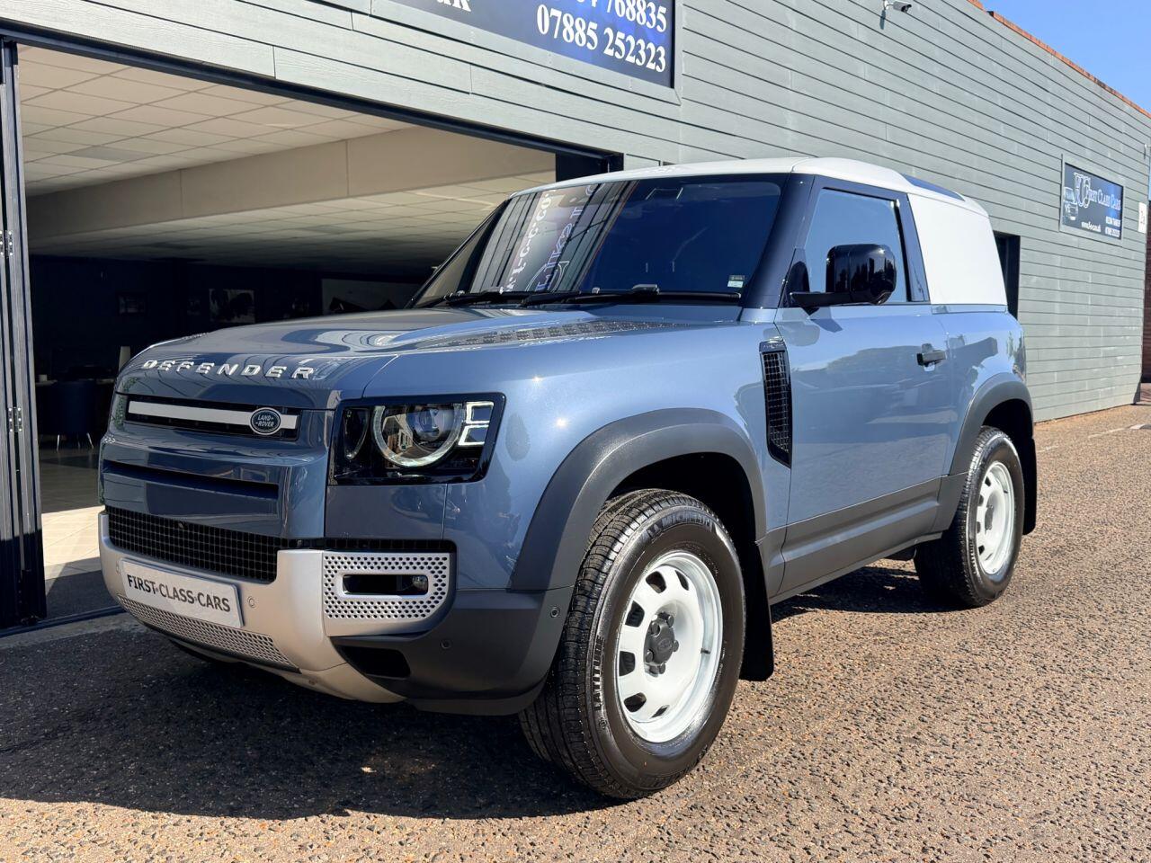 Land Rover Defender view 32