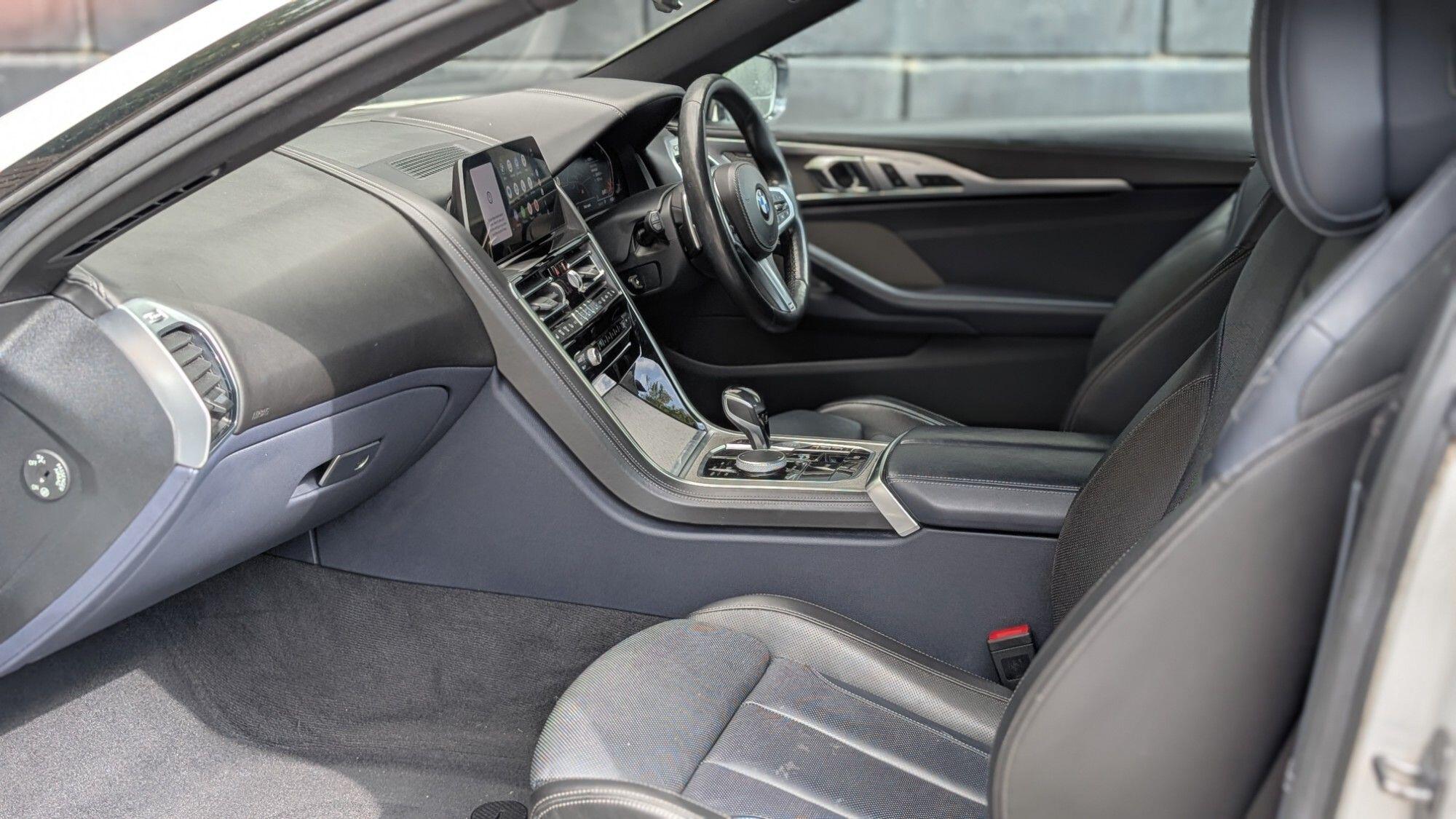 BMW 8 Series view 12