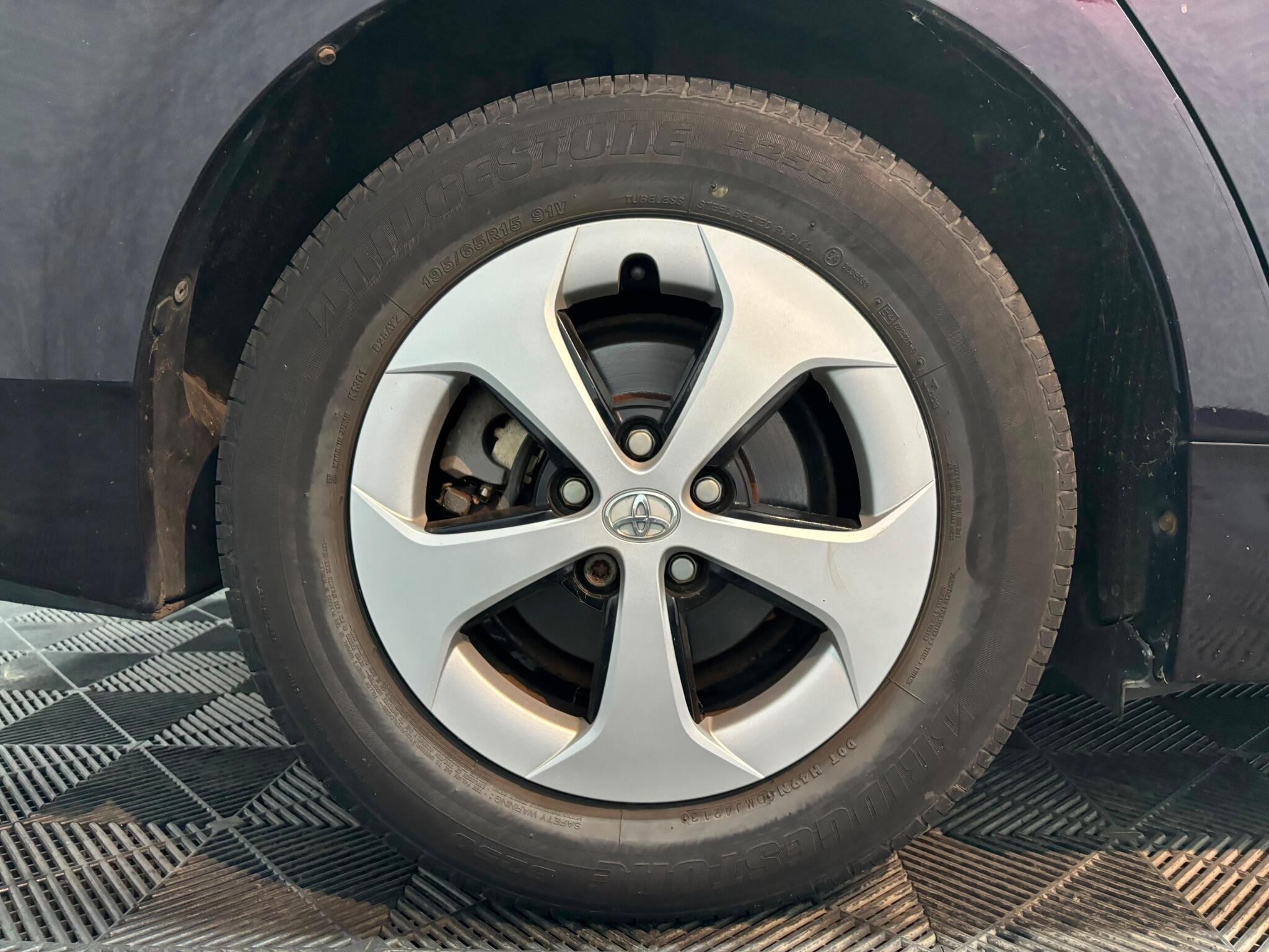 Toyota Prius view 22