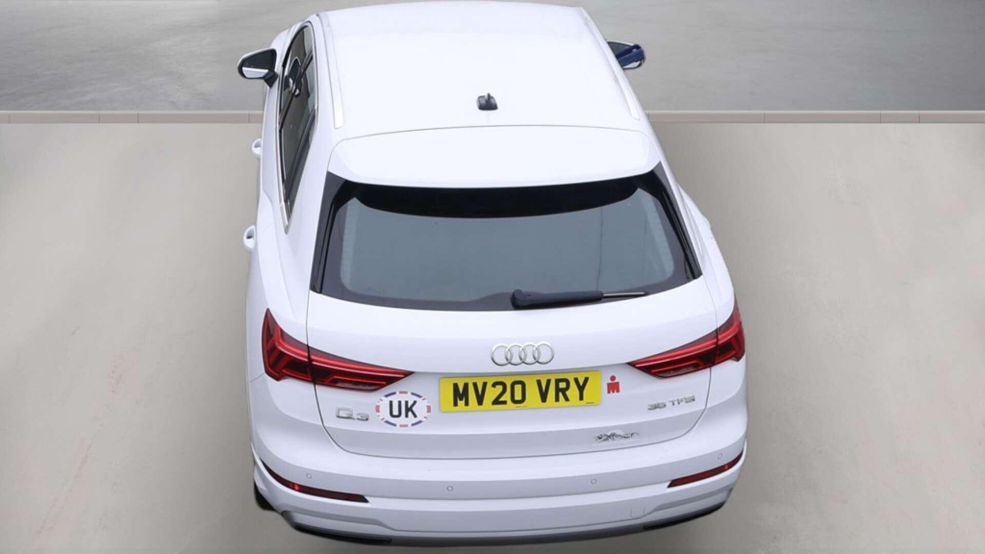 Audi Q3 view 9