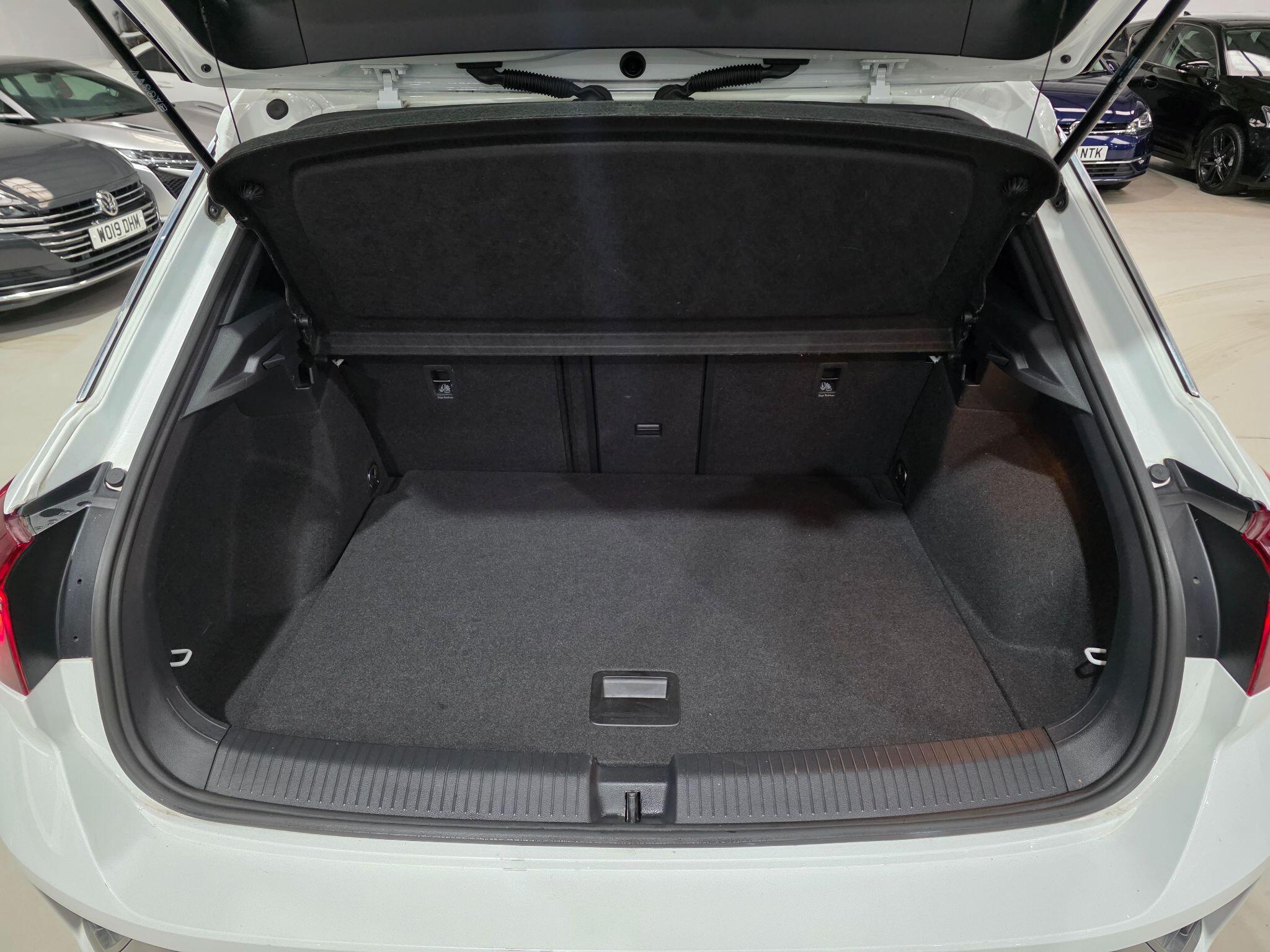 Volkswagen T-Roc view 27