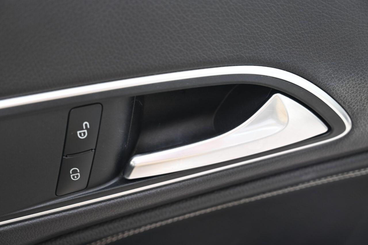 Mercedes-Benz Cla view 33