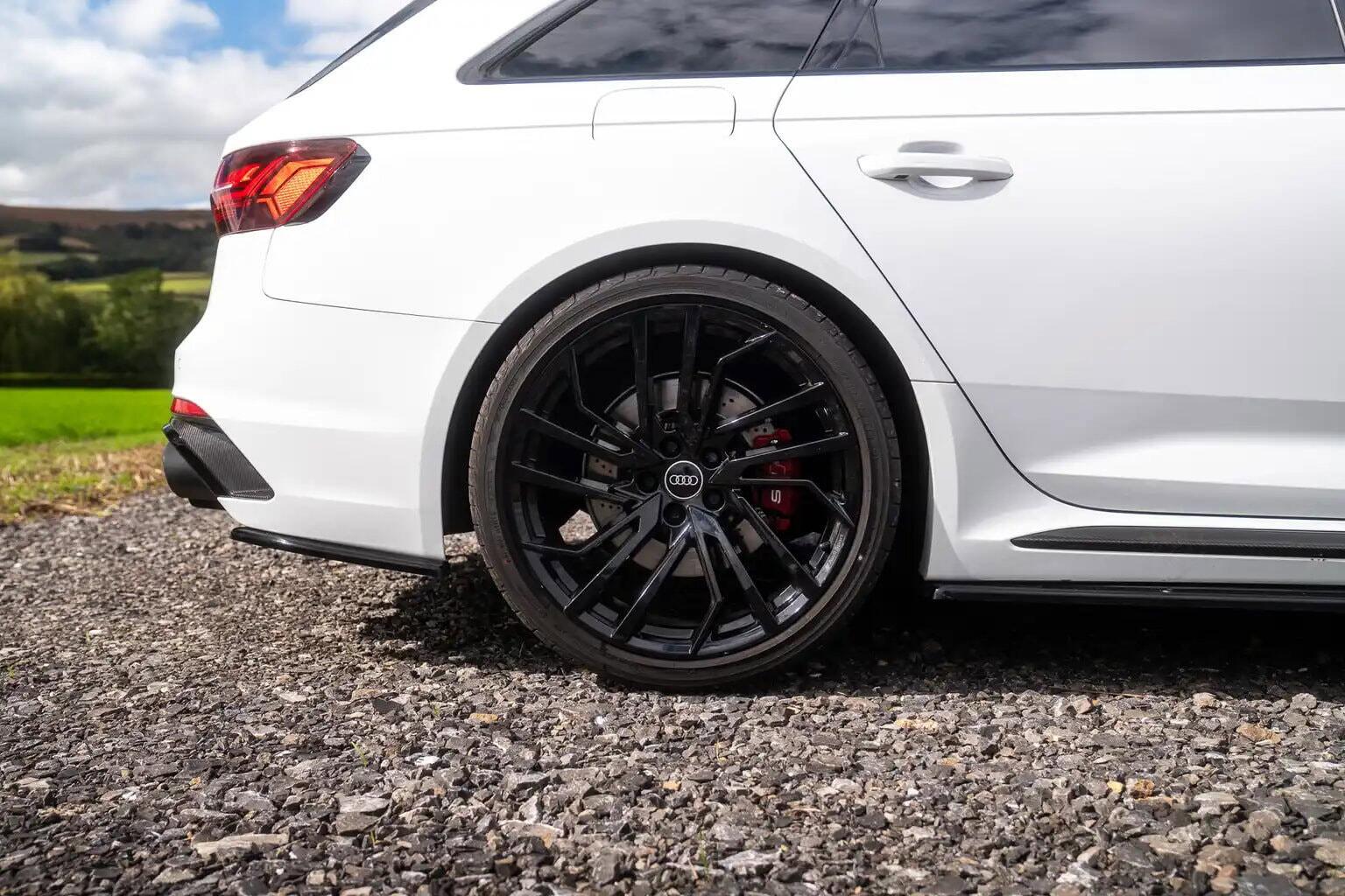 Audi RS4 Avant view 19