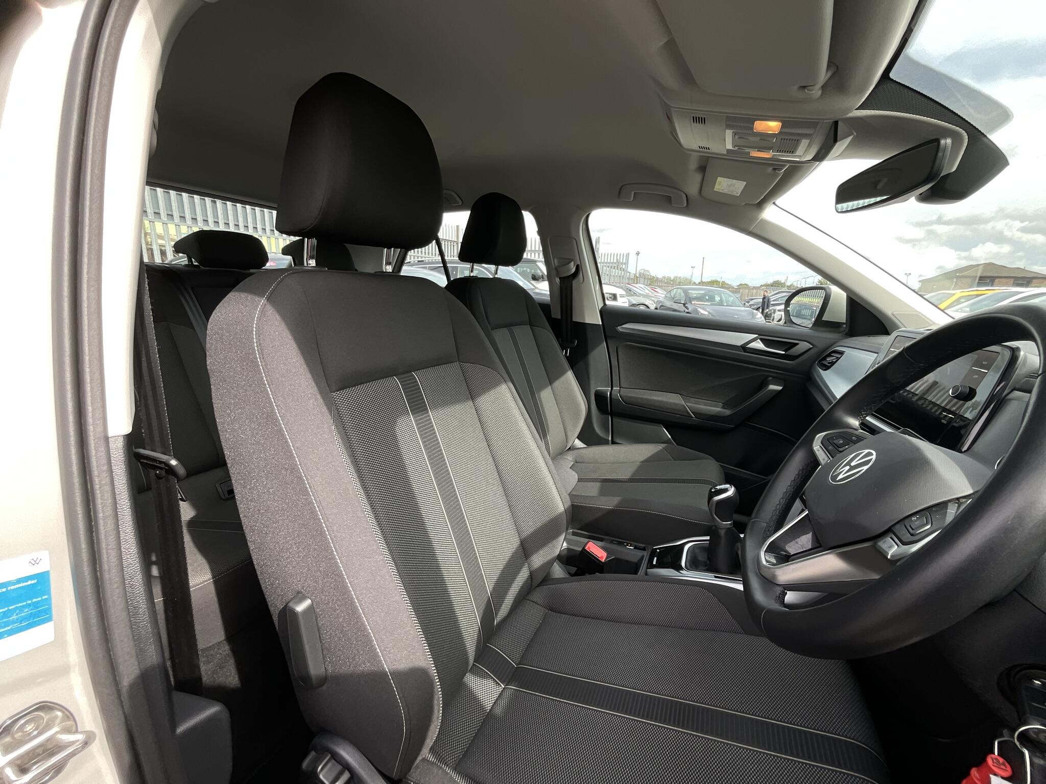 Volkswagen T-Roc view 8