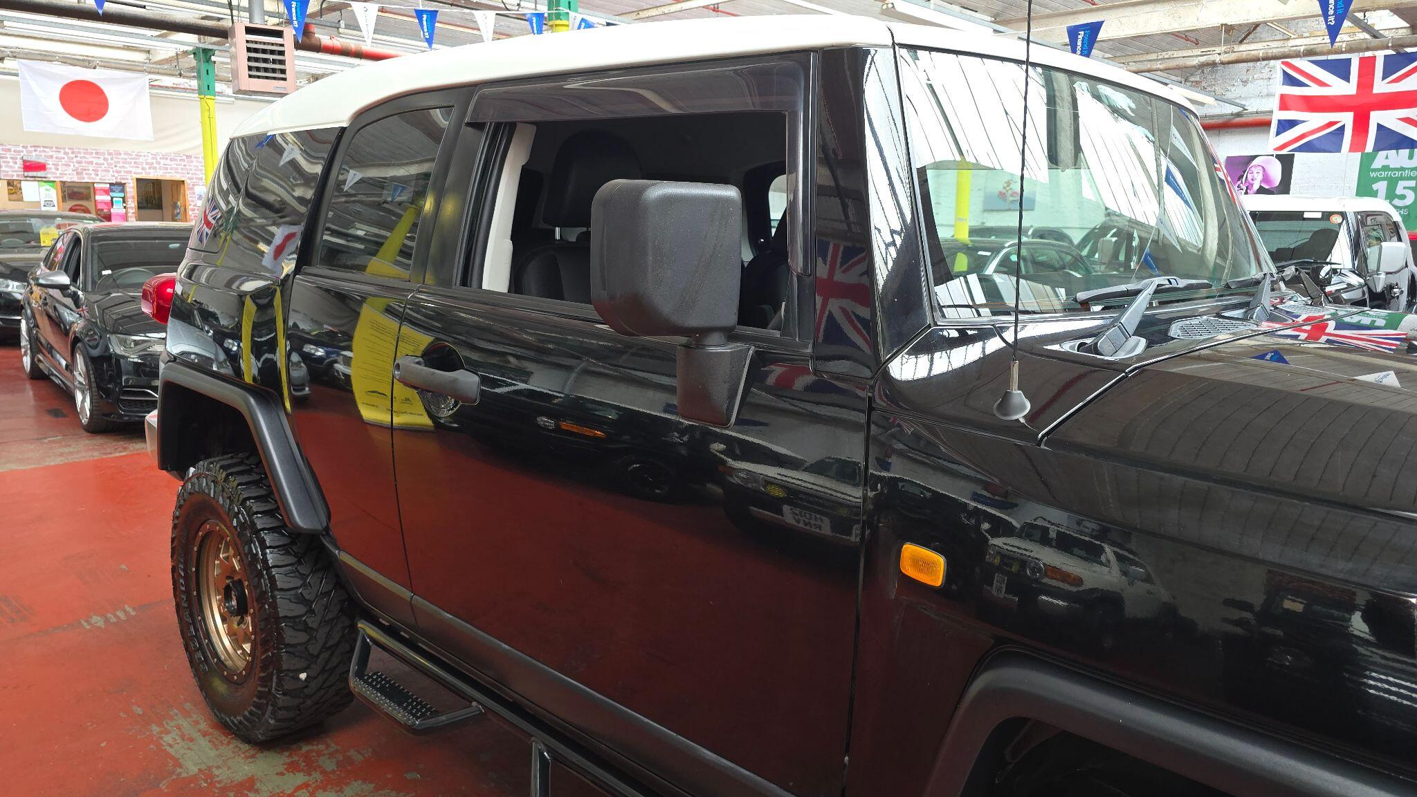 Toyota FJ Cruiser view 35