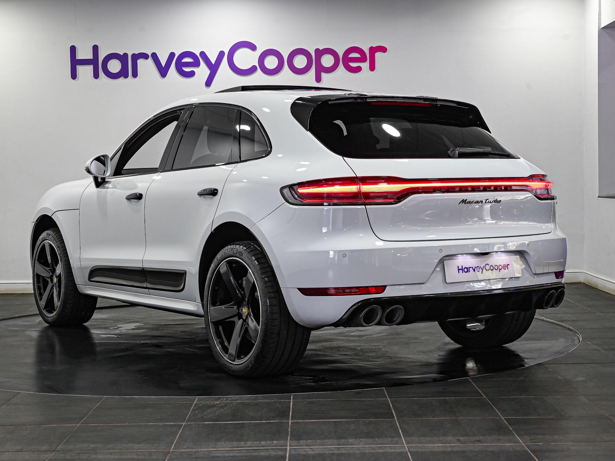 Porsche Macan view 5