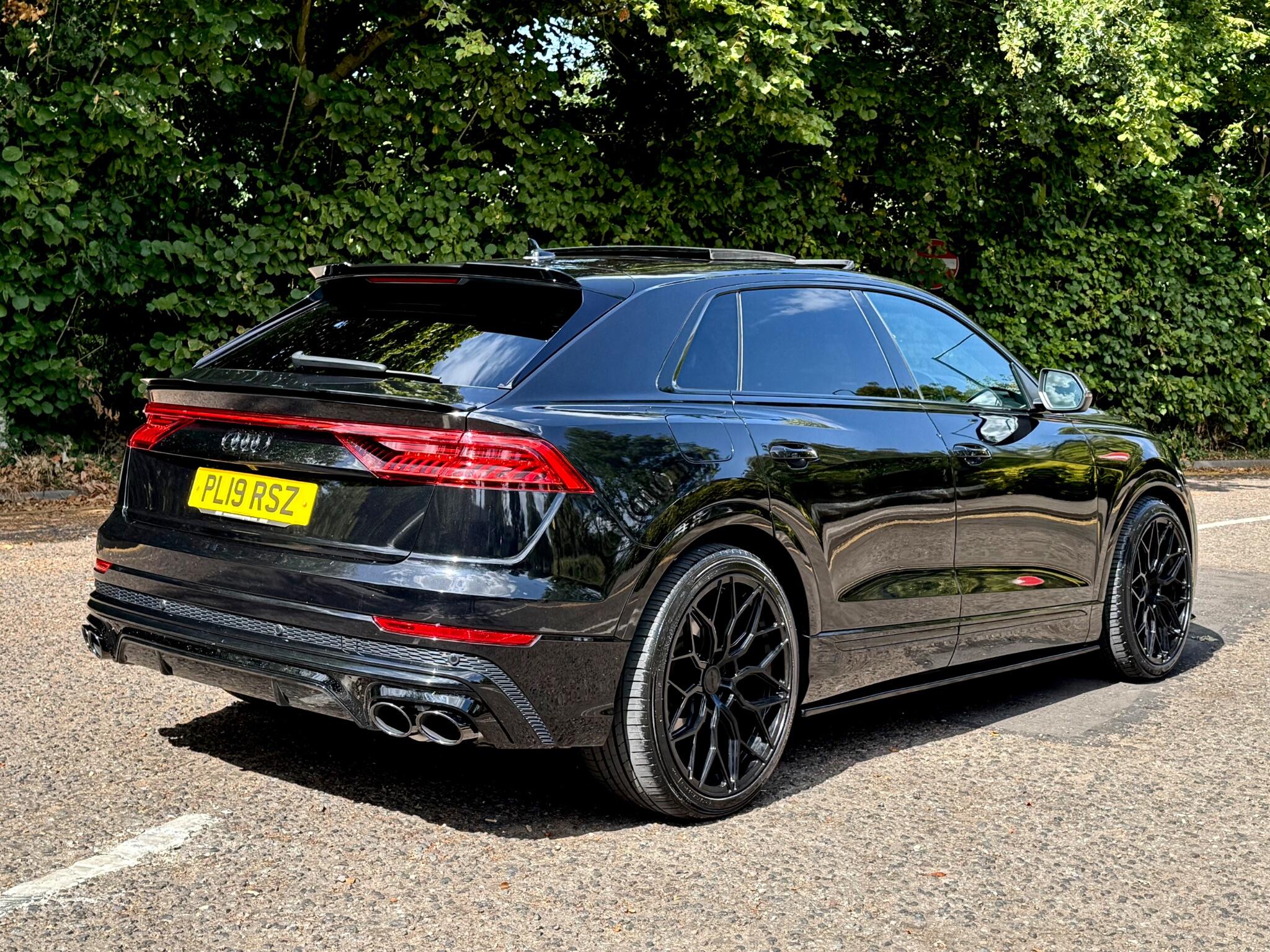 Audi Q8 view 21
