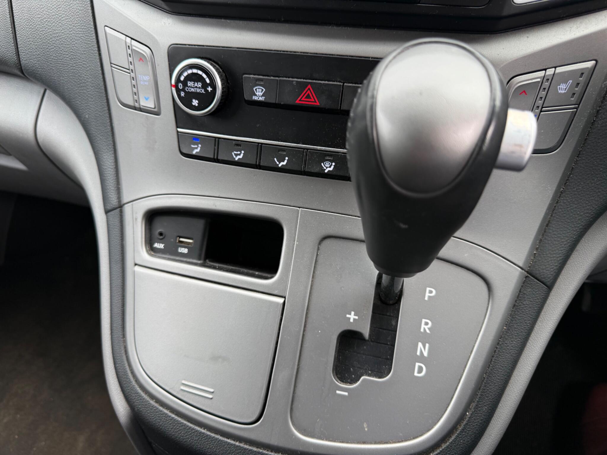 Hyundai i800 2.5 CRDi SE Auto Euro 6 5dr — photo 31 of 100