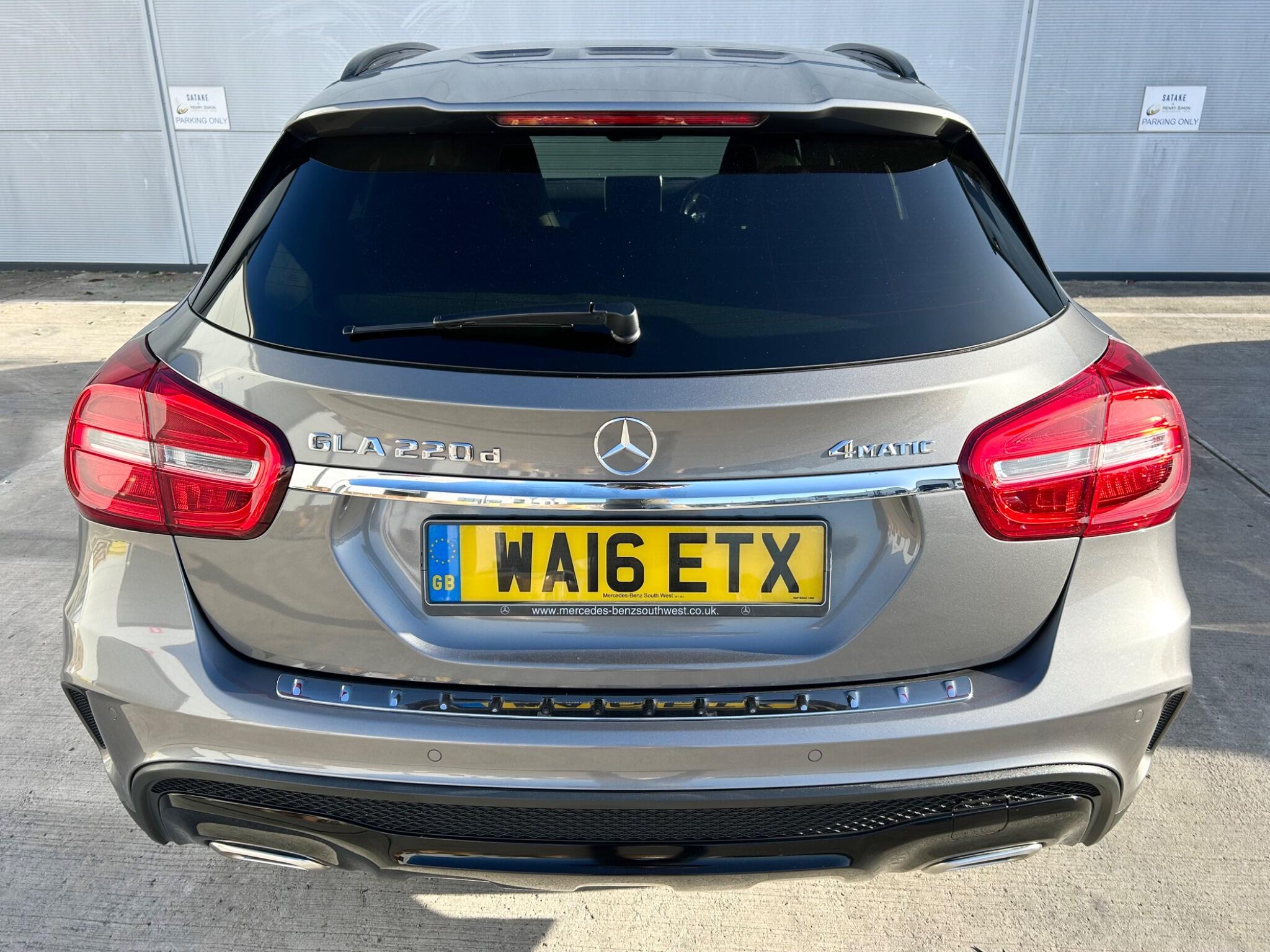 Mercedes-Benz GLA view 7