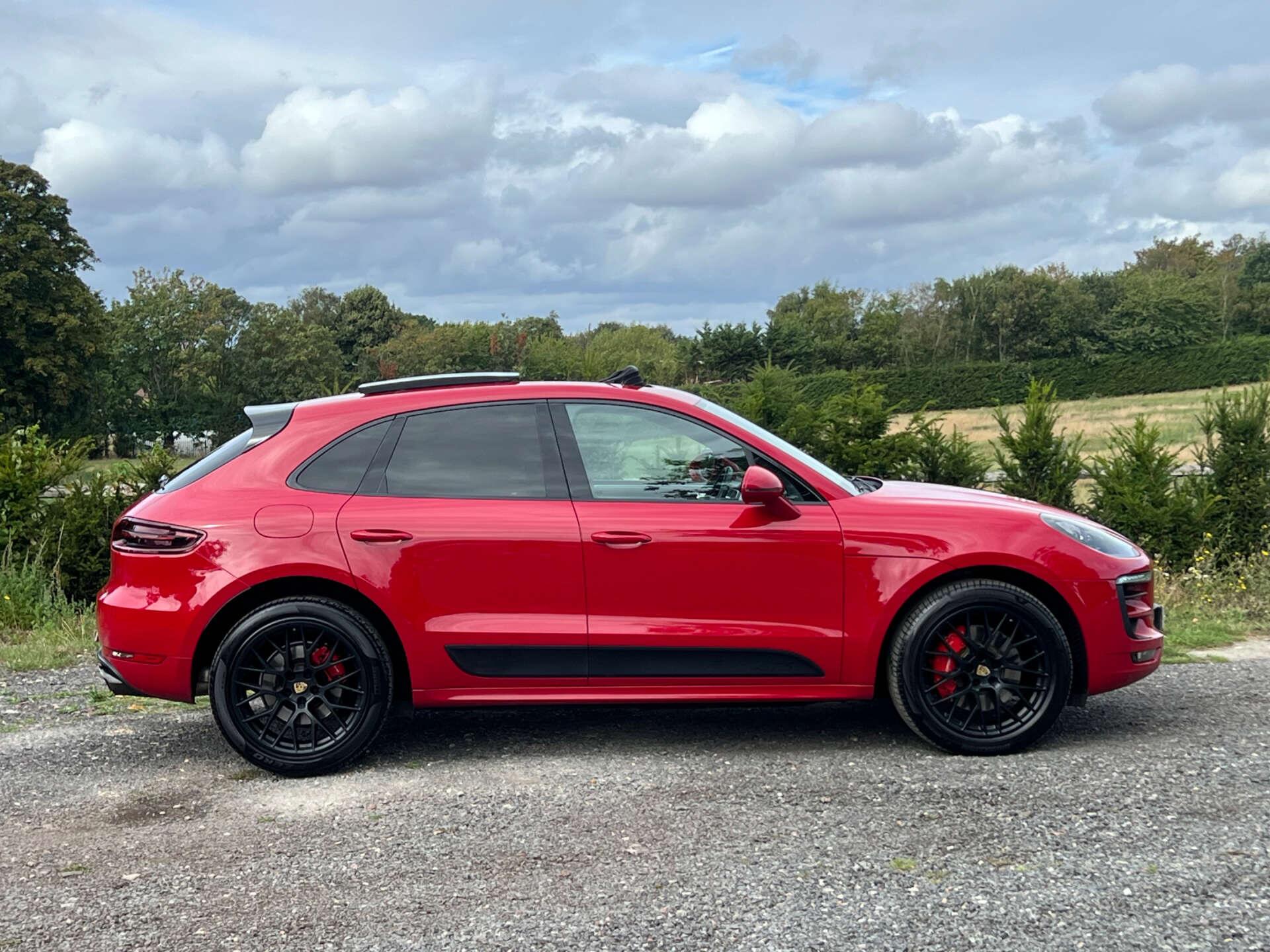 Porsche Macan view 26