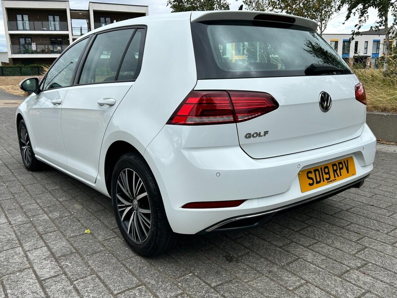 Volkswagen Golf view 9