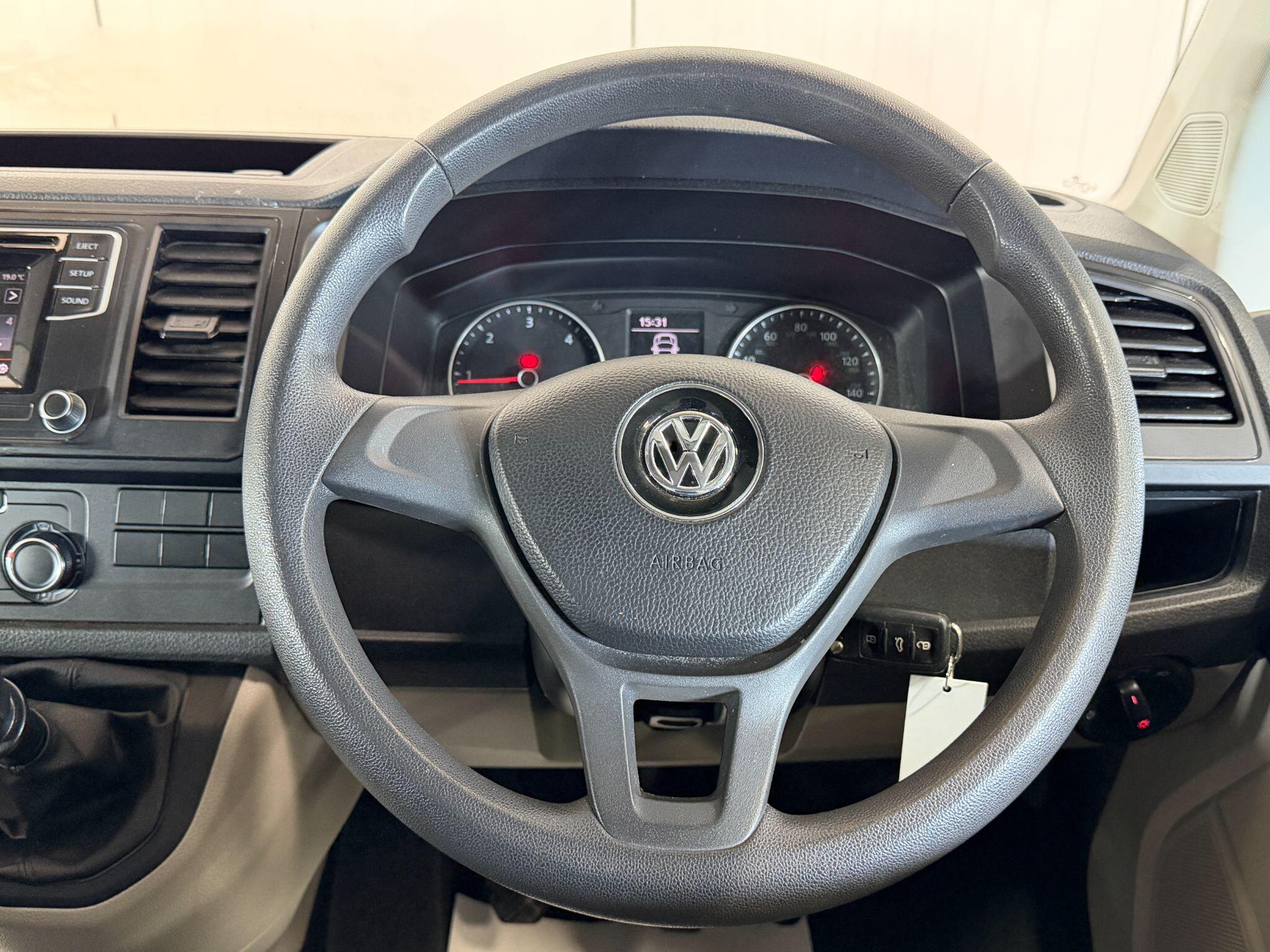 Volkswagen Transporter view 14