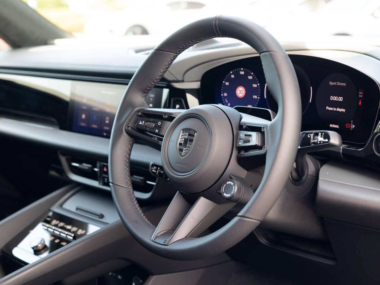 Porsche Macan view 68