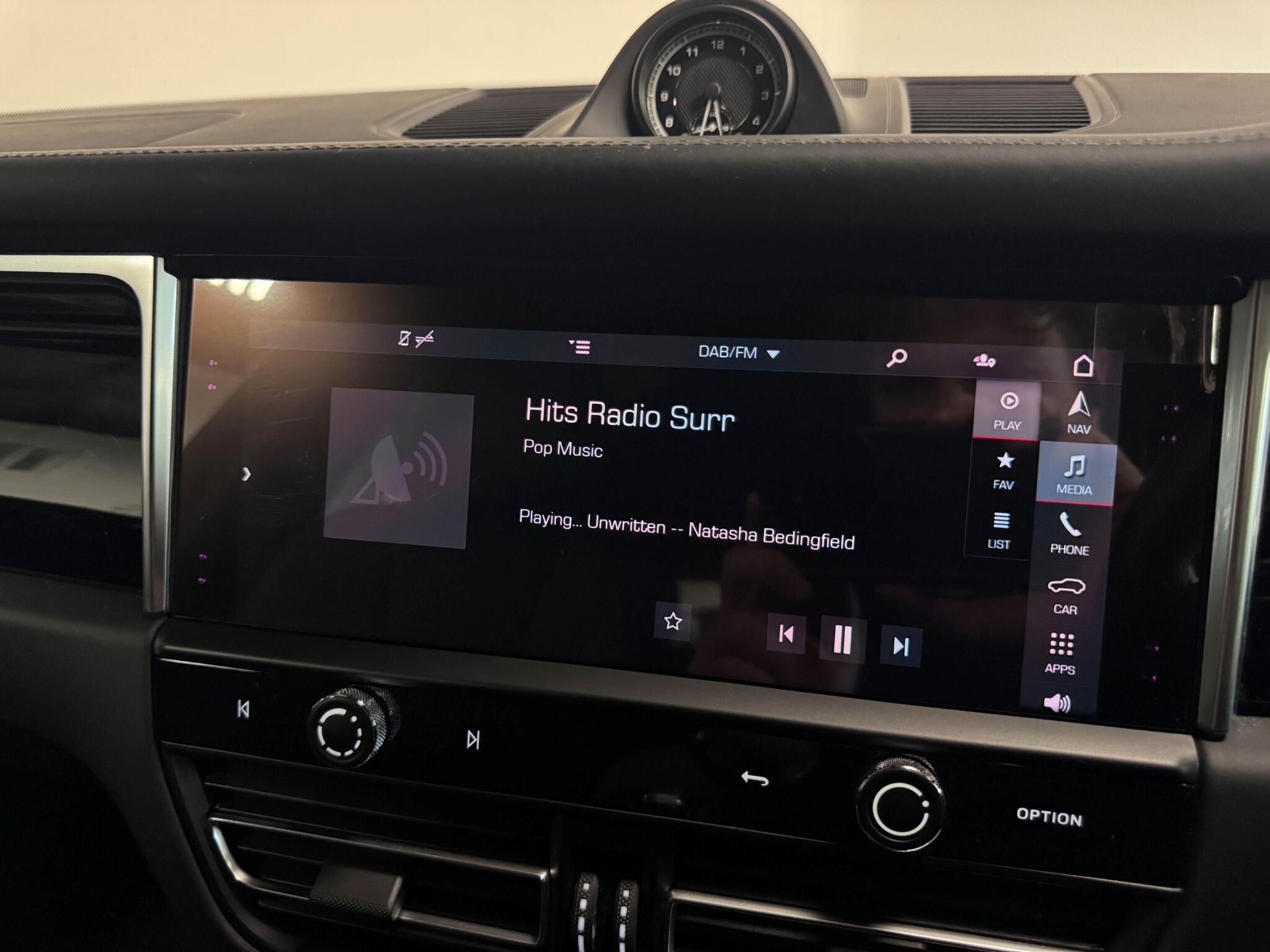 Porsche Macan view 44