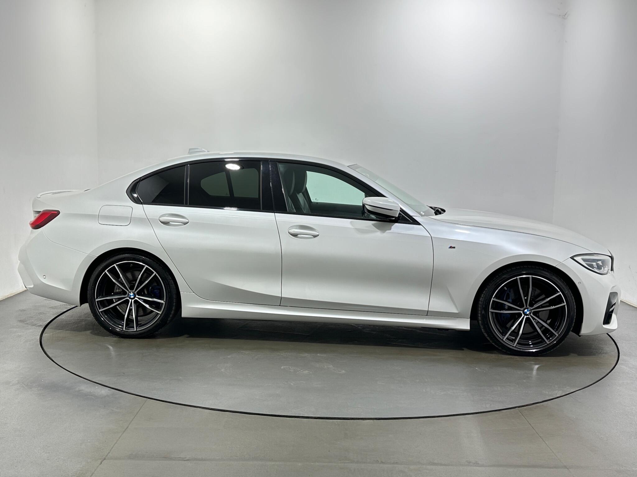 BMW 3 Series view 9