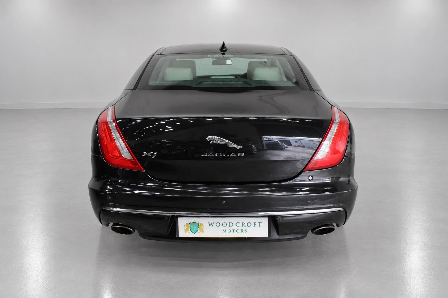 Jaguar XJ view 14