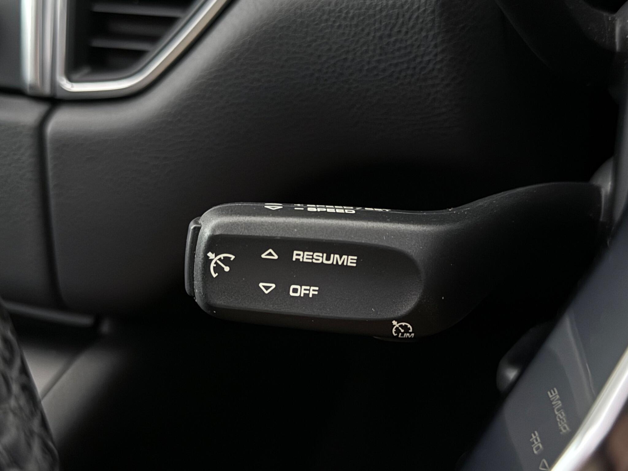 Porsche Macan view 28