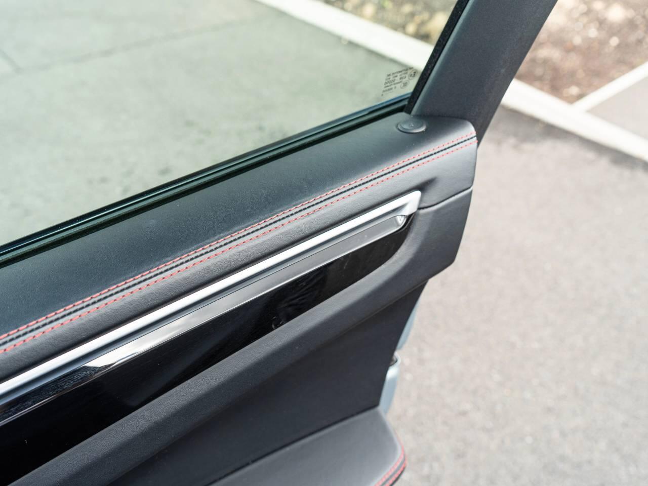 Porsche Macan view 28