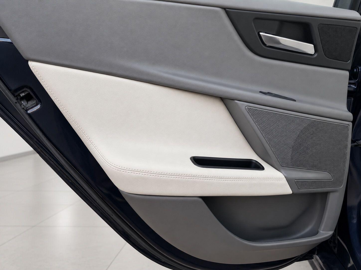 Jaguar Xe view 27
