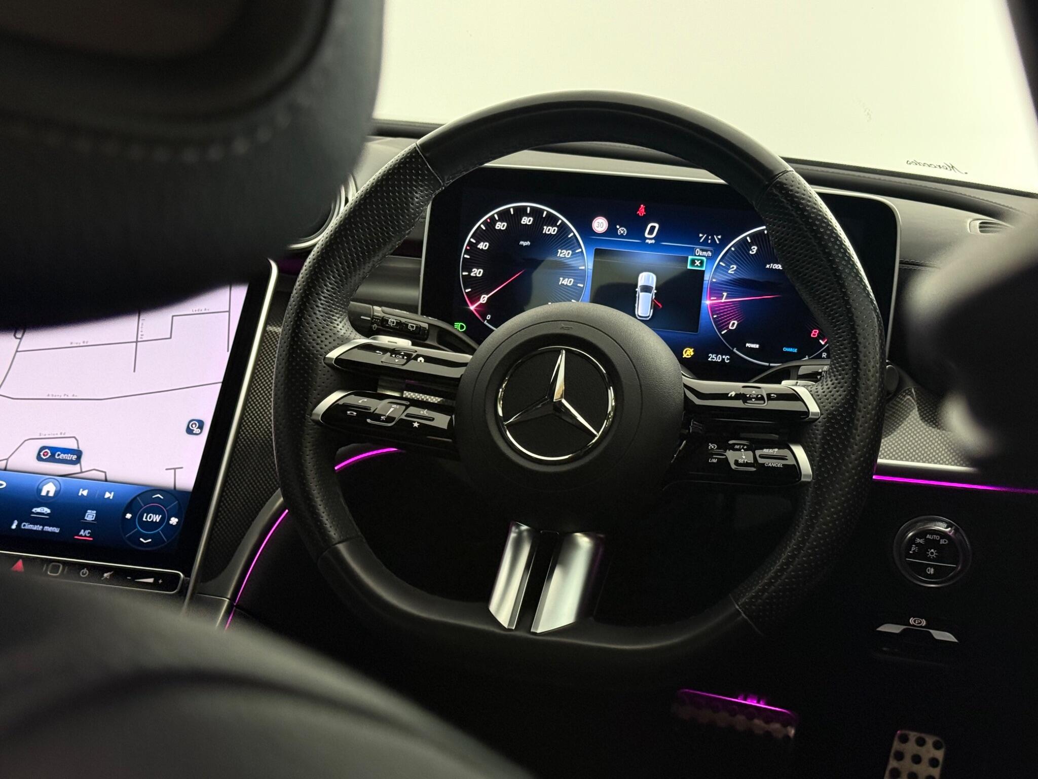 Mercedes-Benz C-Class view 33