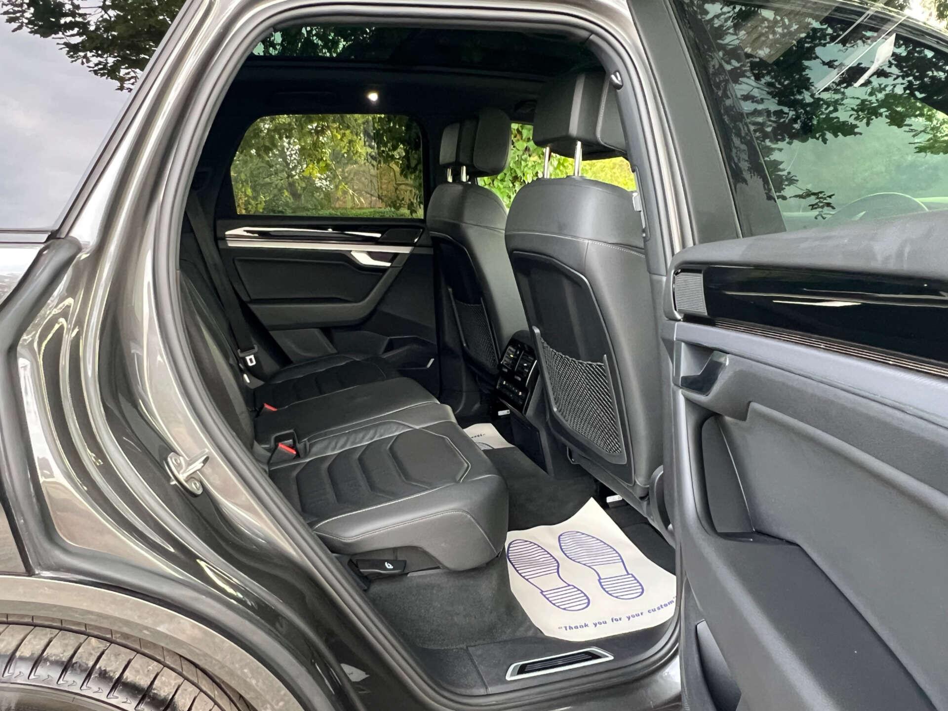 Volkswagen Touareg view 16