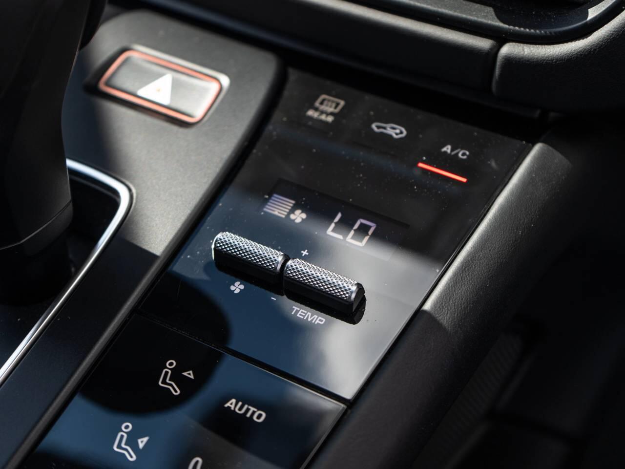 Porsche Macan view 37