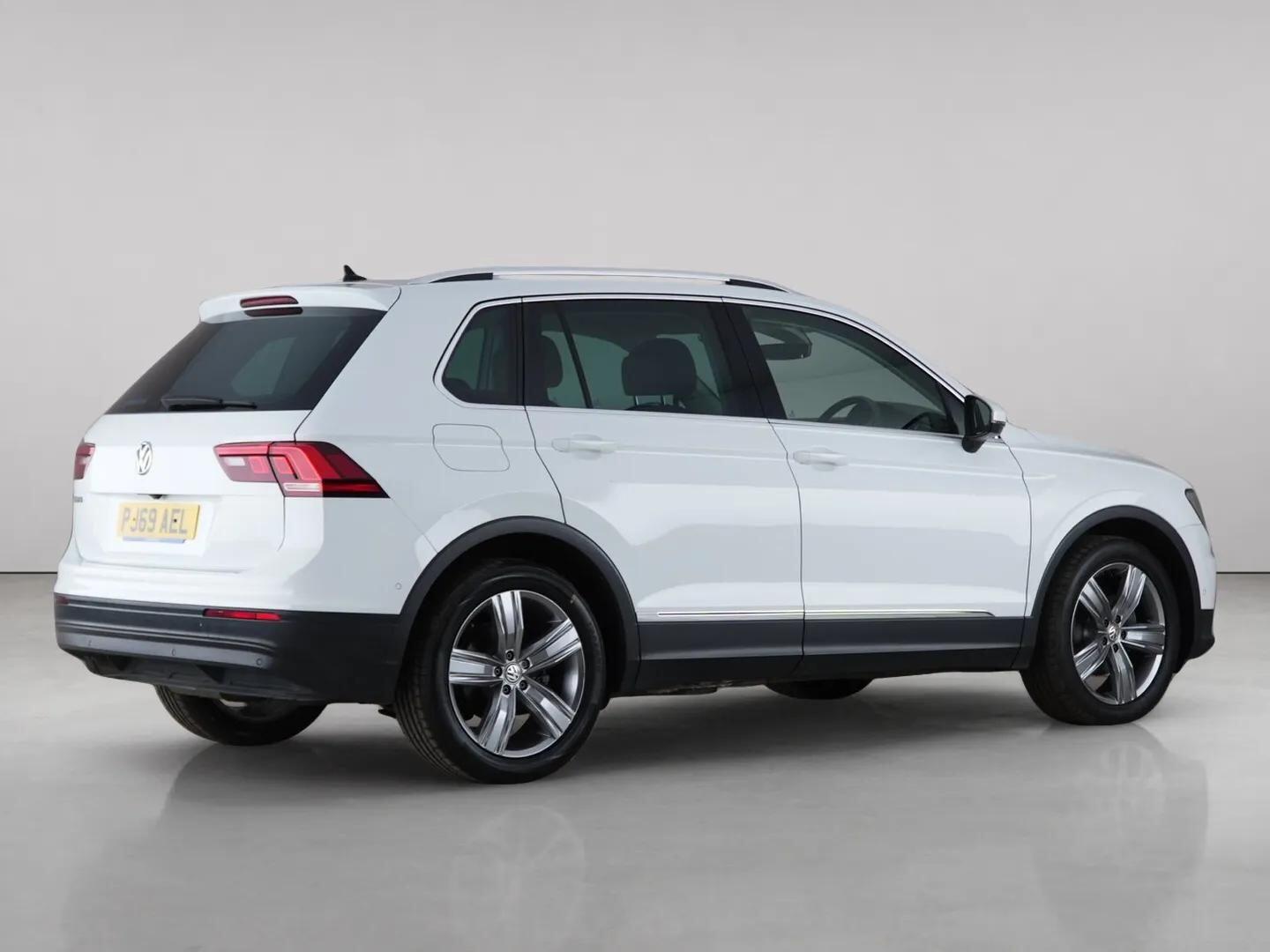 Volkswagen Tiguan view 12