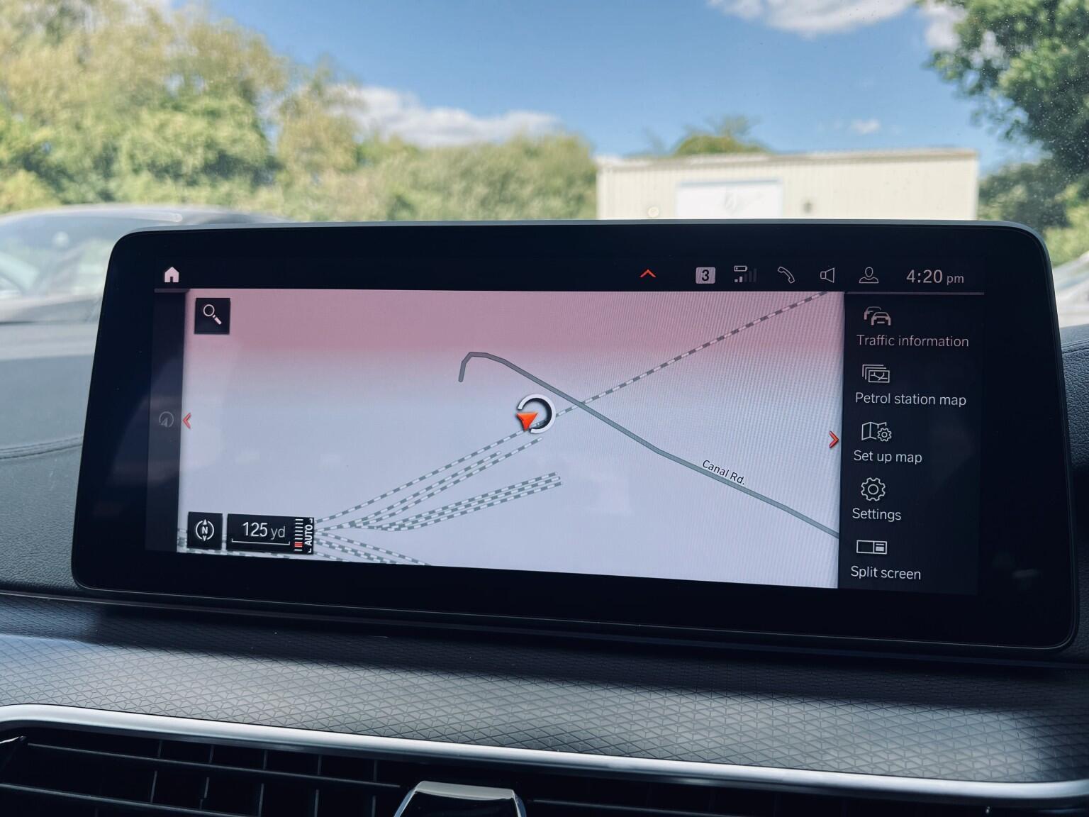 BMW 5 Series view 19