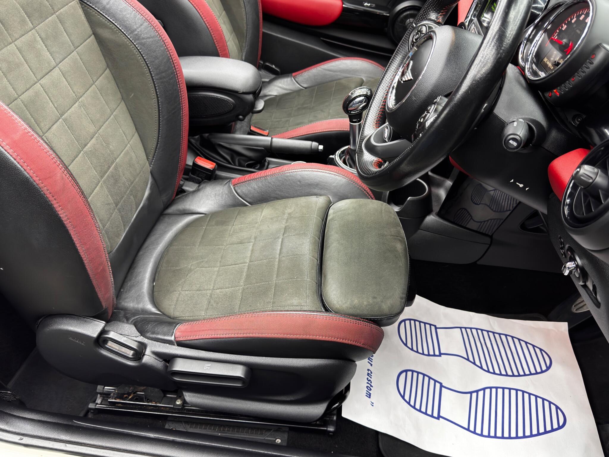 Mini Convertible view 12
